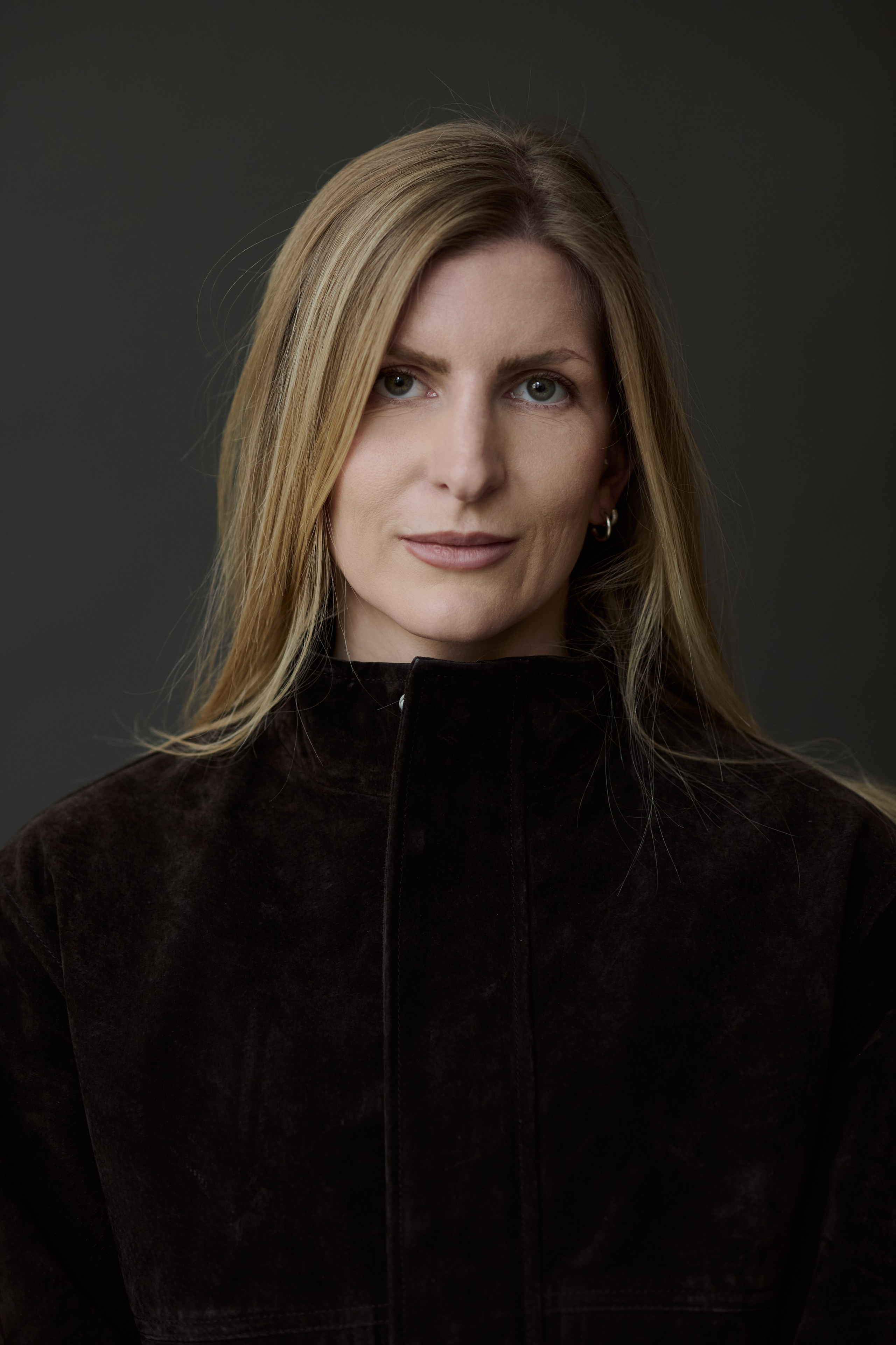 Portrait of Linda in Amsterdam. Portrait Photographer in Brussels & Amsterdam — Victoria Ushkanova