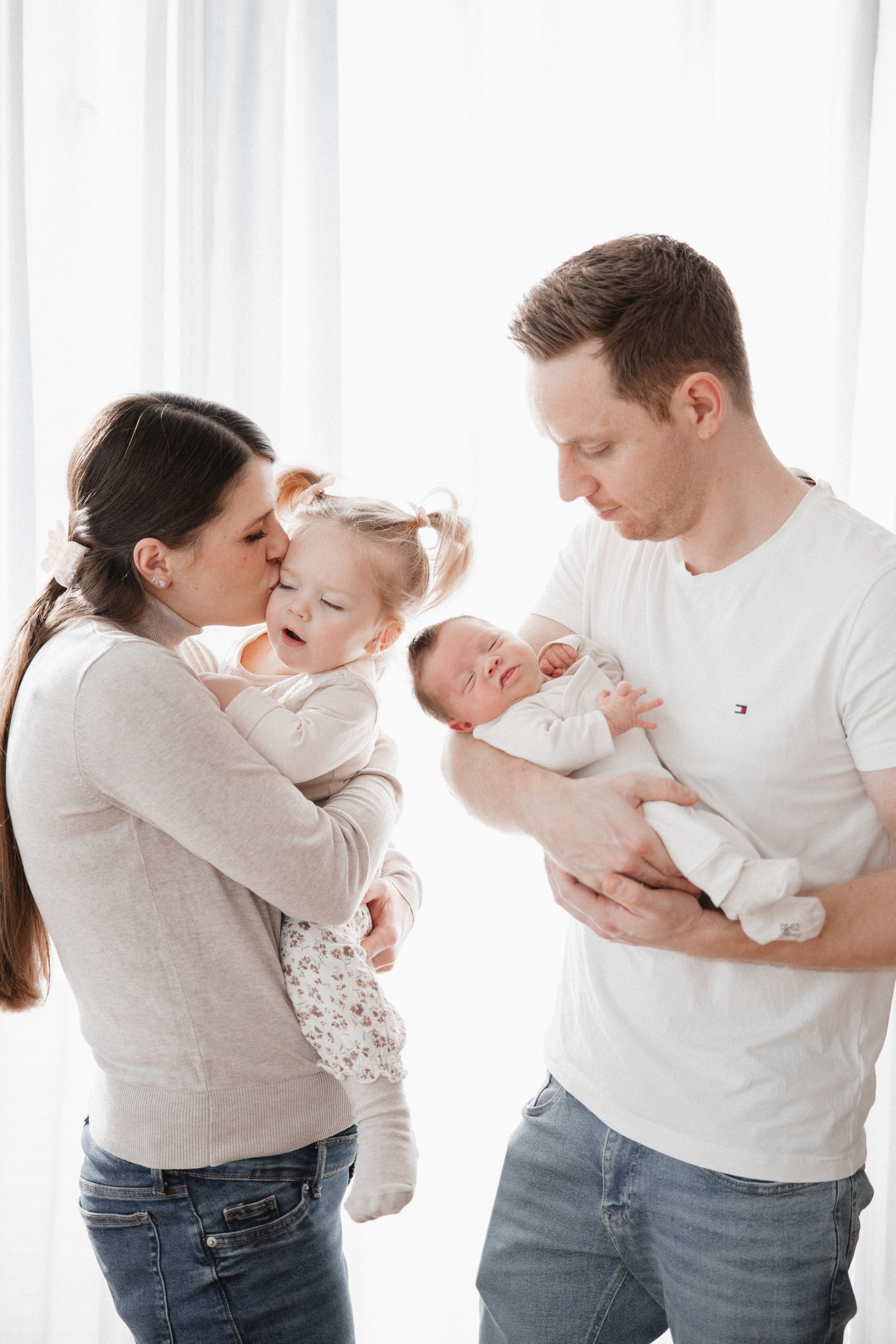 Neugeborenenfotos Zuhause. Hochzeitsfotografie |Hochzeitsfotograf Bochum | Hochzeitsfotograf Dortmund | Hochzeitsfotograf Essen | Hochzeitsfotograf Ruhrgebiet