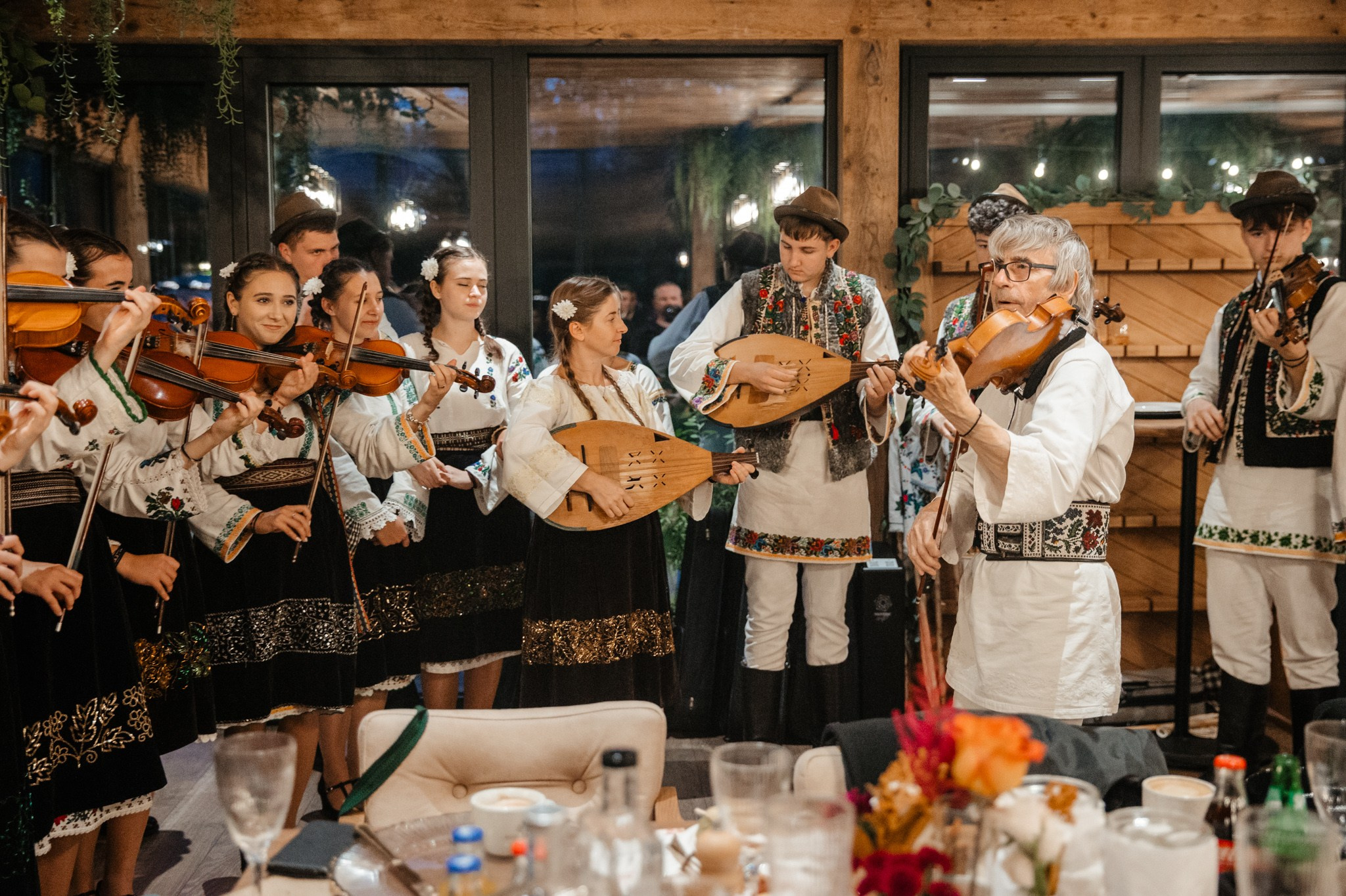 Nunta de Poveste la Sucevița: Cristi și Andreea. Servicii foto-video profesionale, pentru momente de neuitat