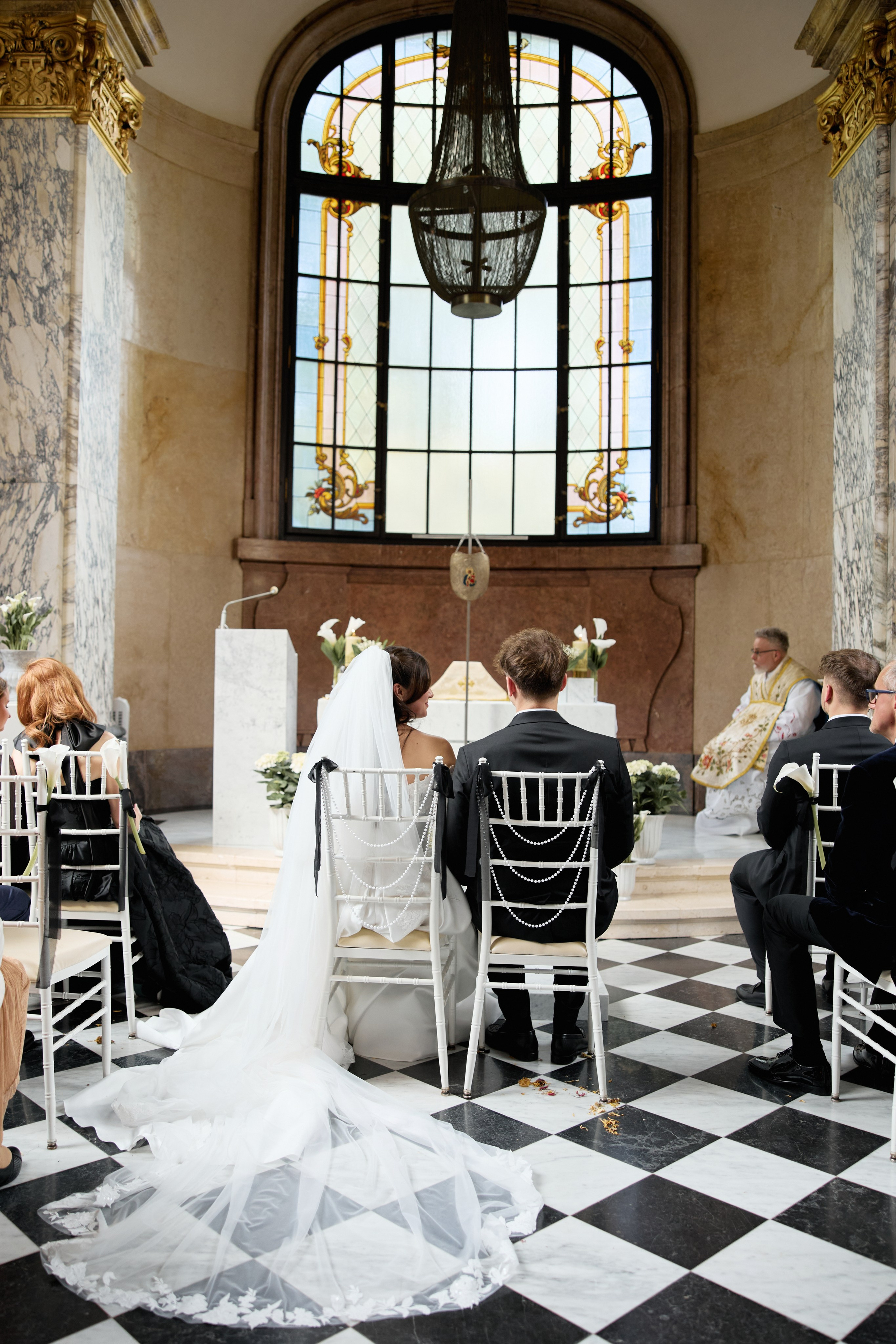Wiktoria & Kacper. Pałac Goetz. Fotograf ślubny i rodzinny w Krakowie Yana Klymova