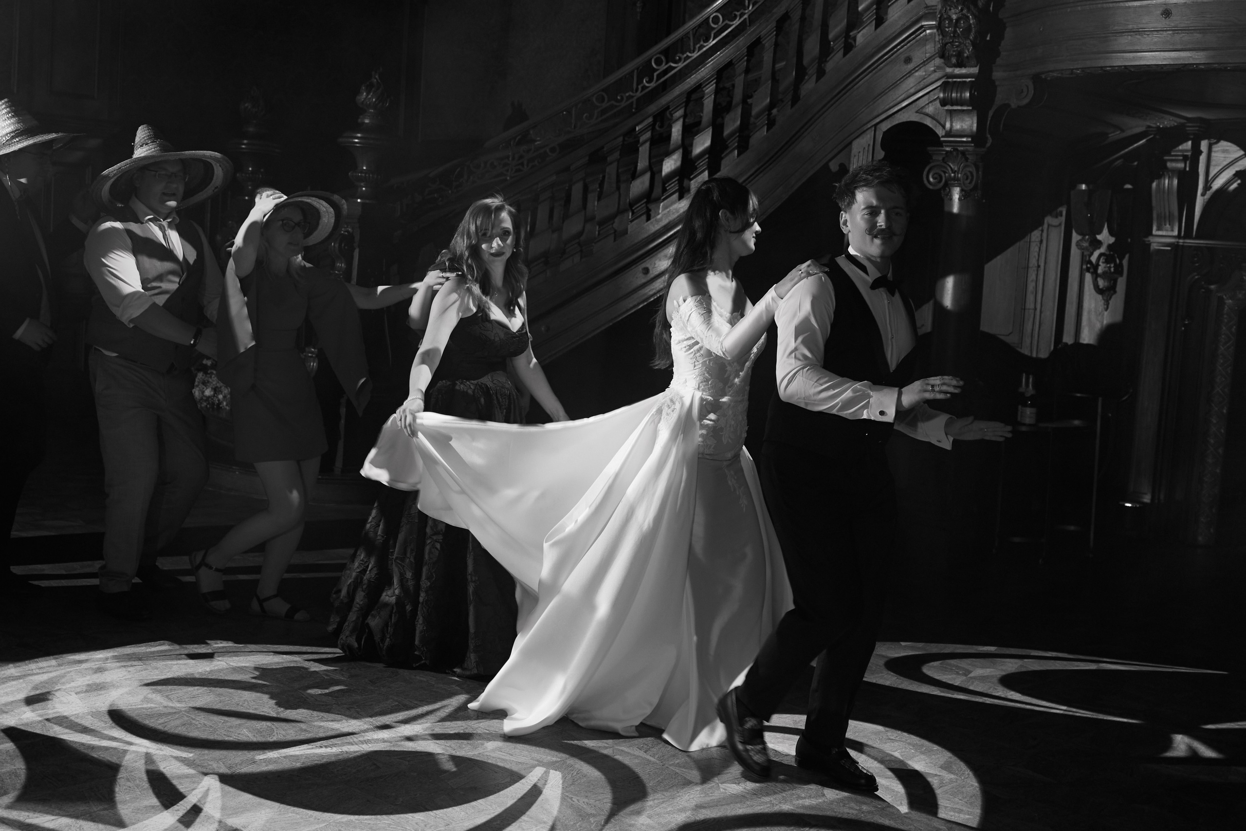 Wiktoria & Kacper. Pałac Goetz. Fotograf ślubny i rodzinny w Krakowie Yana Klymova