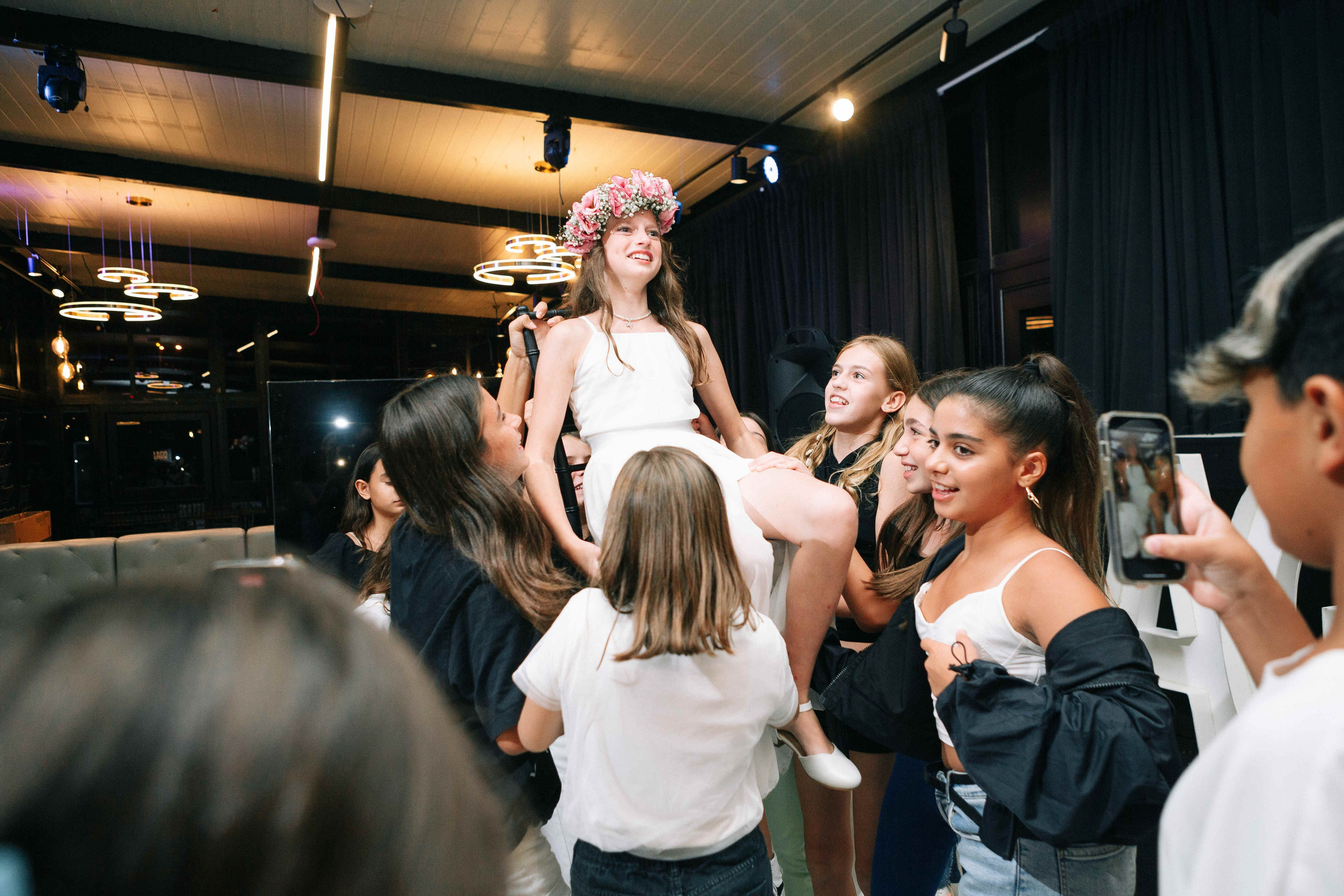 PARTY WITH FRIENDS. Https://shi-photo.com/