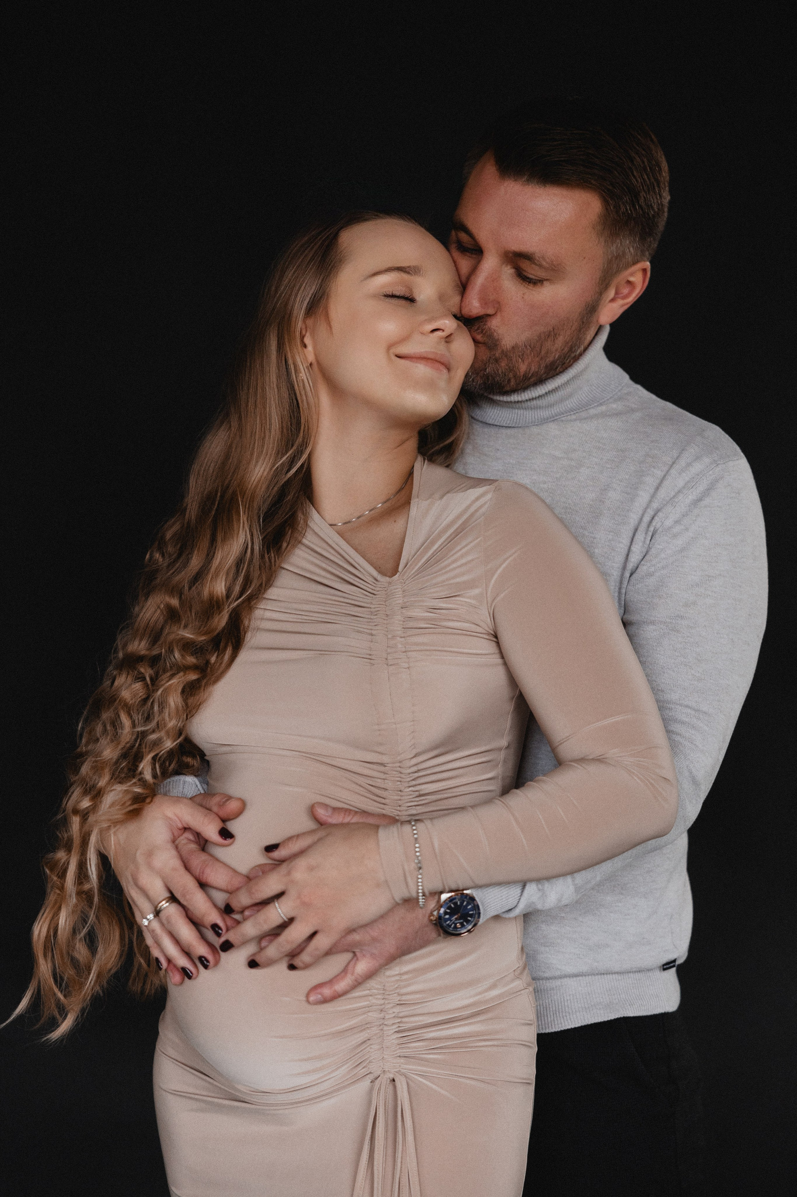 Babybauch Shooting im Fotostudio | Schwangerschaftsfotos in Bochum. Hochzeitsfotografin Bochum | Halyna Reiche Fotografie NRW