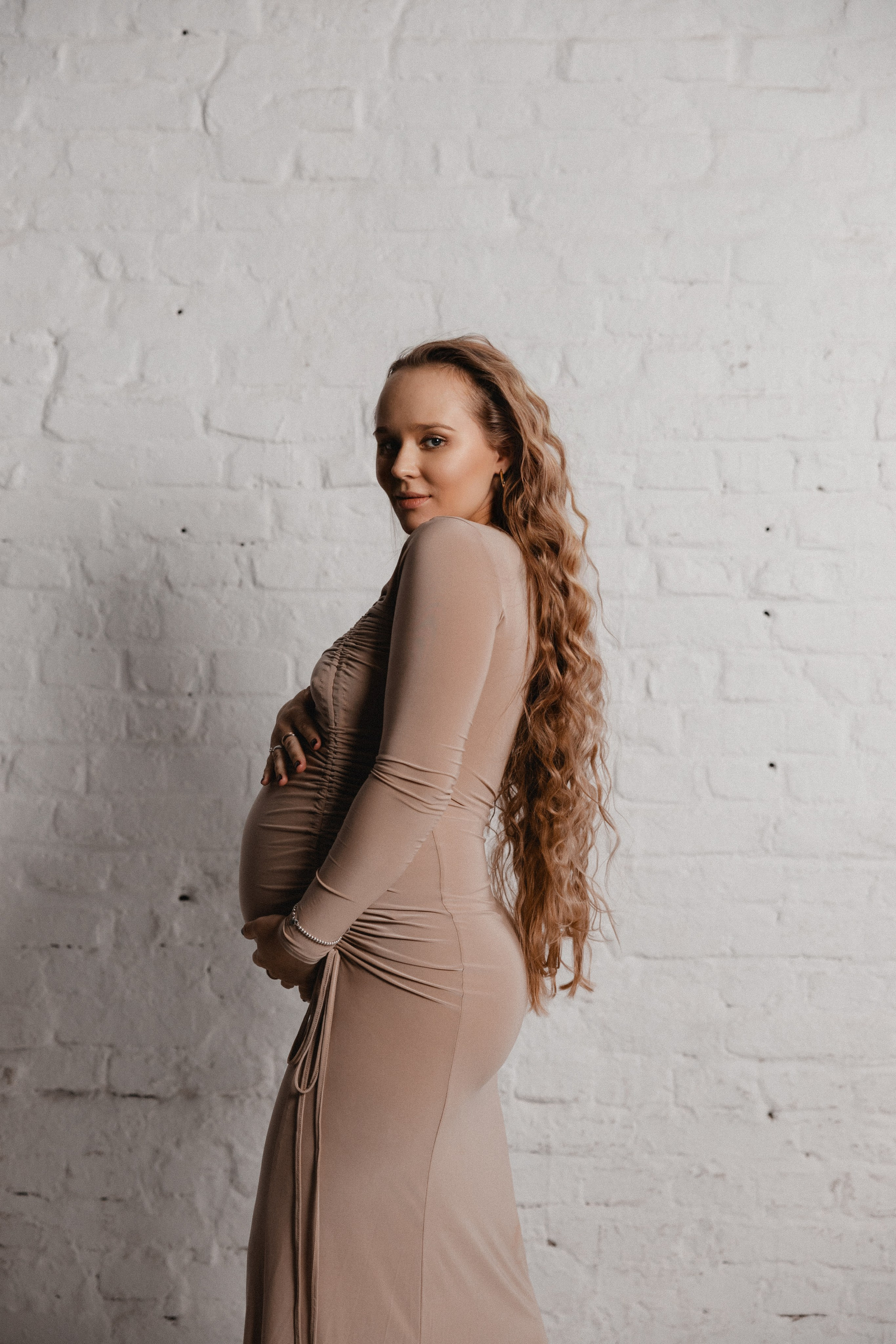 Babybauch Shooting im Fotostudio | Schwangerschaftsfotos in Bochum. Hochzeitsfotografin Bochum | Halyna Reiche Fotografie NRW