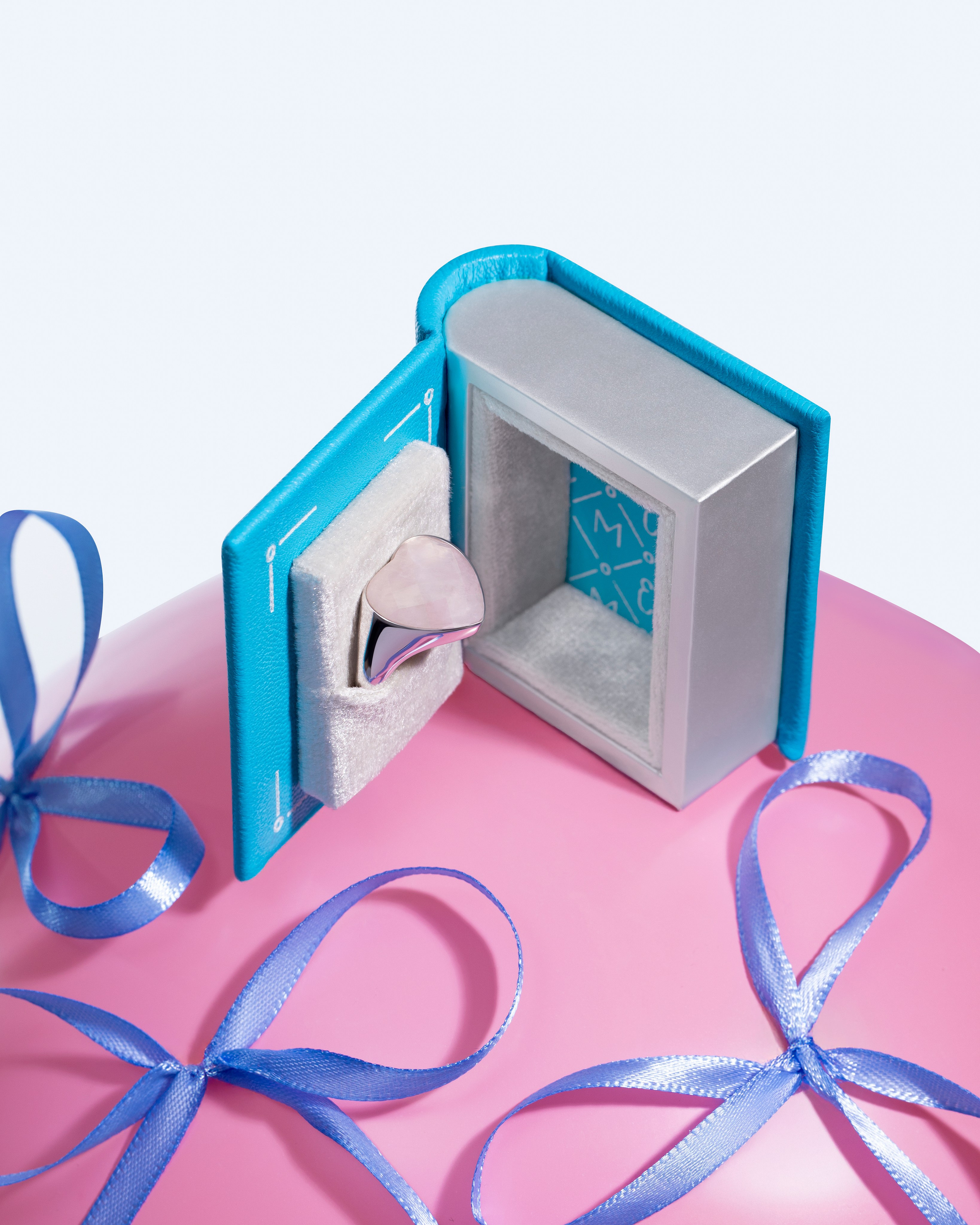 jewelry retouching, high-end jewelry editing, ring photo retouch, necklace retouching, earring retouch, bracelet photo editing, gold jewelry editing, silver retouching, diamond photo retouch, gemstone retouching, jewelry photo enhancement, jewelry for social media, Instagram jewelry visuals, clean jewelry retouch, shiny metal retouching, jewelry background cleanup, product retouching for Instagram, jewelry flatlay editing, sparkle enhancement, jewelry shadows retouch, jewelry color correction, commercial photo retouching, e-commerce retouching, high-end product retouching, product photography editing, clean product visuals, photo editing for brands, professional product retoucher, minimal product editing, packaging retouching, advertising photo editing