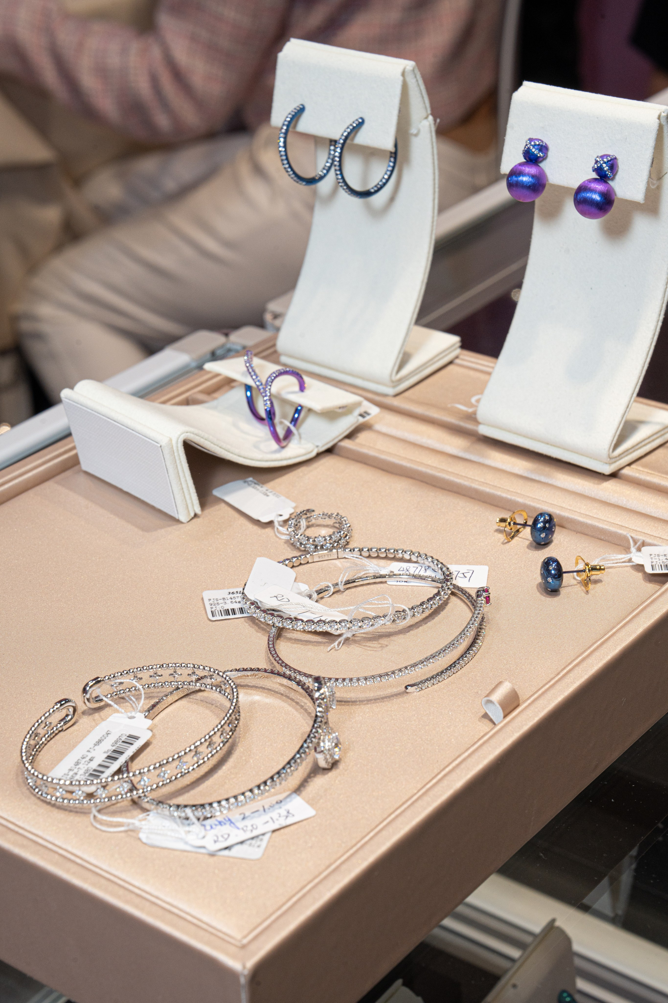 FOREVER5JEWELS. PHOTOGRAPHER IN HONG KONG (WEDDING, FASHION, FAMILY, EVENTS)