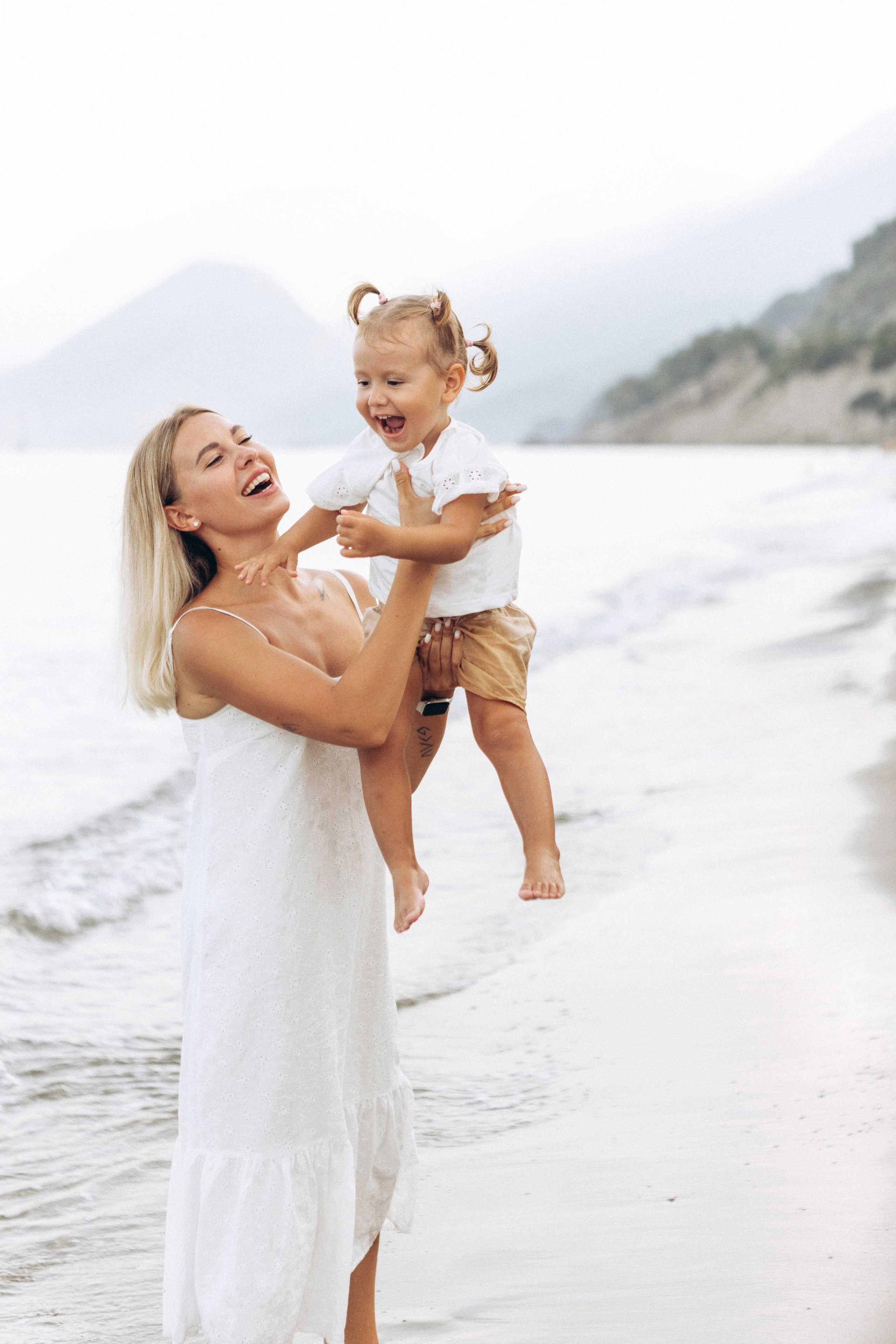 Семейная фотосессия на пляже Анталии. Фотограф в Анталии, Кемере и Белеке