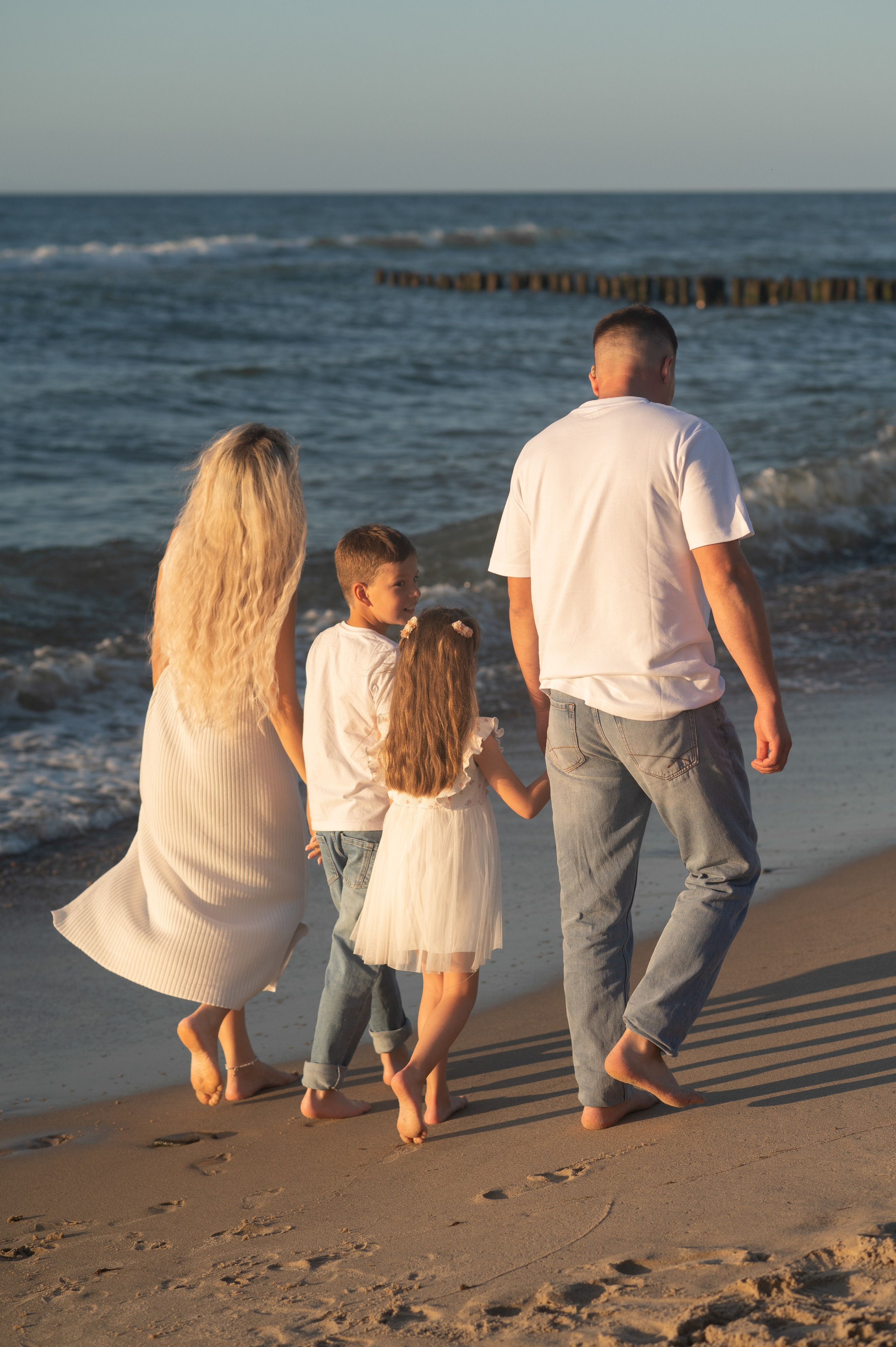 Семейная фотосессия на море Юлия. Фотограф в Калининграде Анна Пошкус