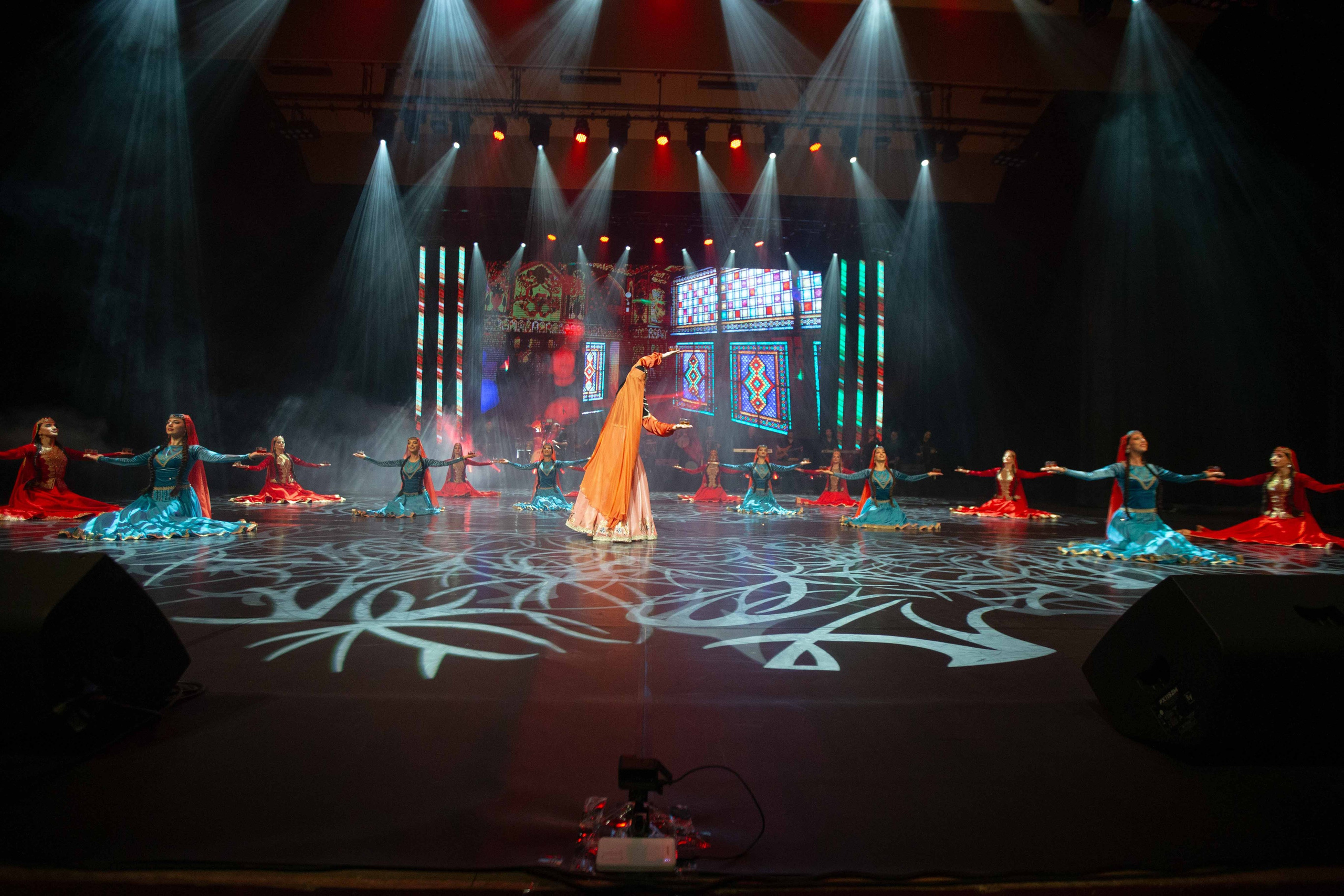 STATE DANCE ENSEMBLE. Wedding&Event photographer Ismail Rzayev in Baku