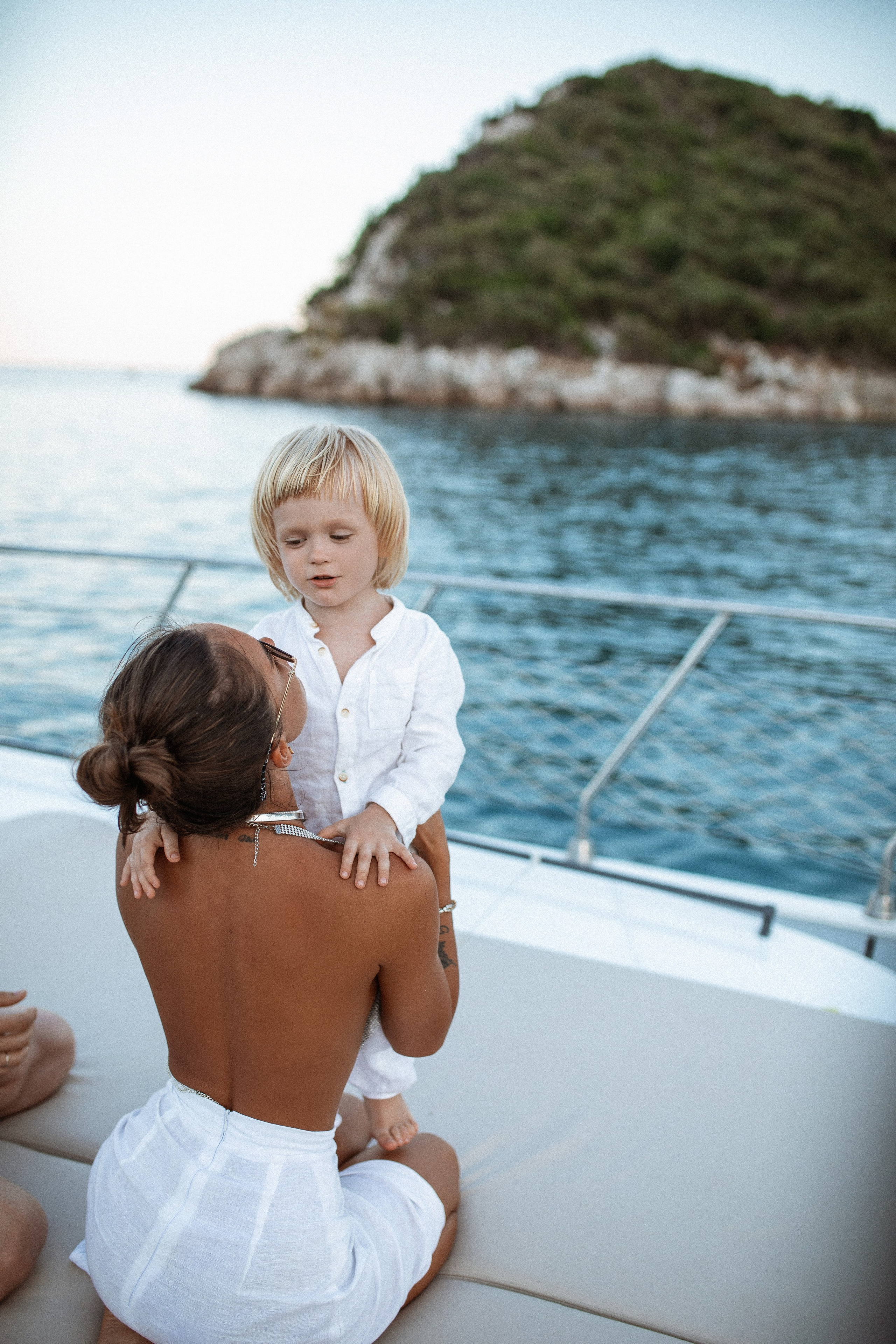 Фотосессия на яхте. Фотосессия на яхте в Кемере. Фотосессия на яхте в Алании. Фотосессия на яхте в Сиде. Фотосессия на яхте в Анталии. Фотосессия на яхте в Белеке . Снять яхту для Фотосессии в Турции. Фотосессия на яхте в Турции. Аренда яхты в Кемере, В Алании, в Анталии, в Белеке. Идеи позирования на яхте. 