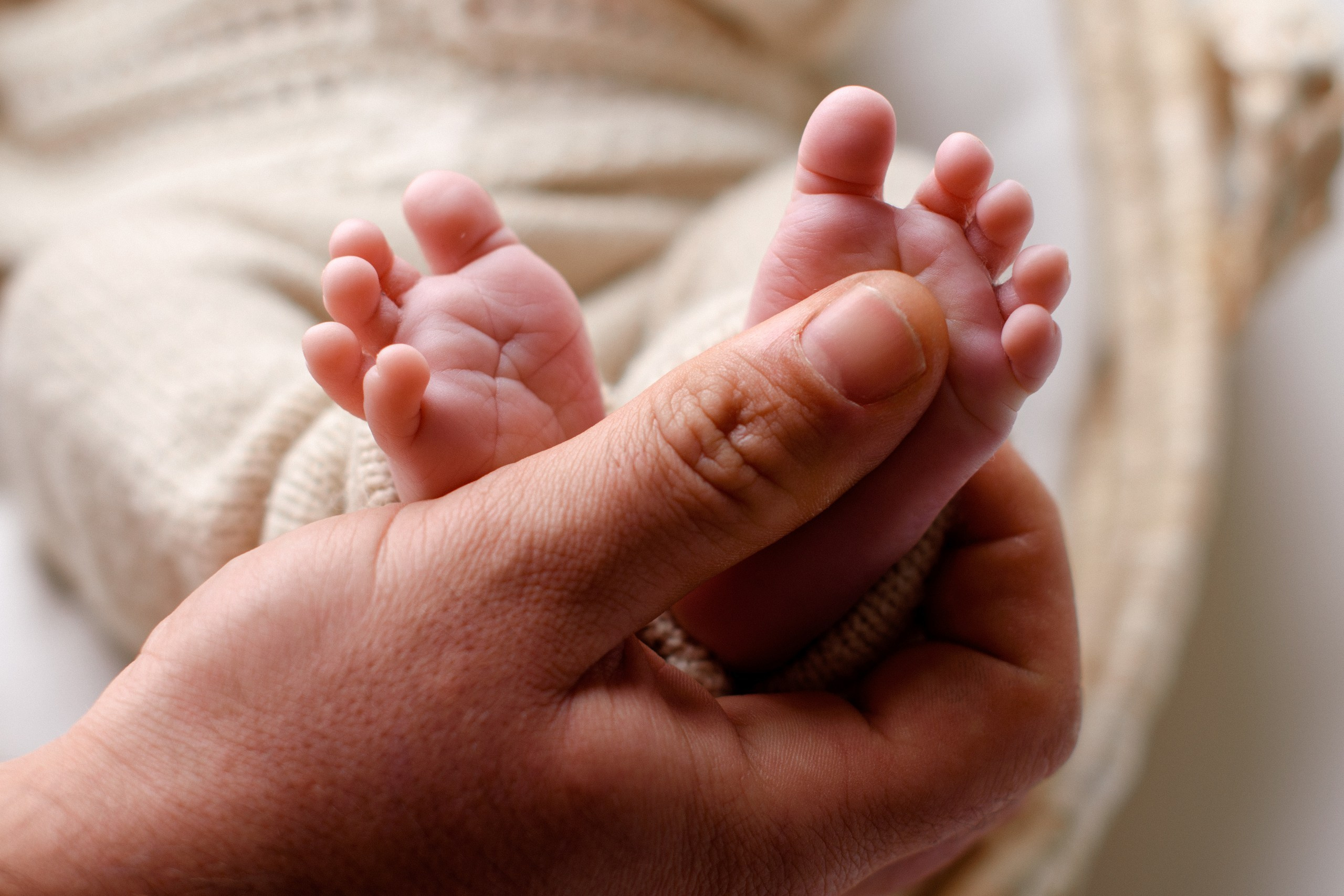 Nouveau-né. Photographe grossesse et nouveau-né a La Ciotat