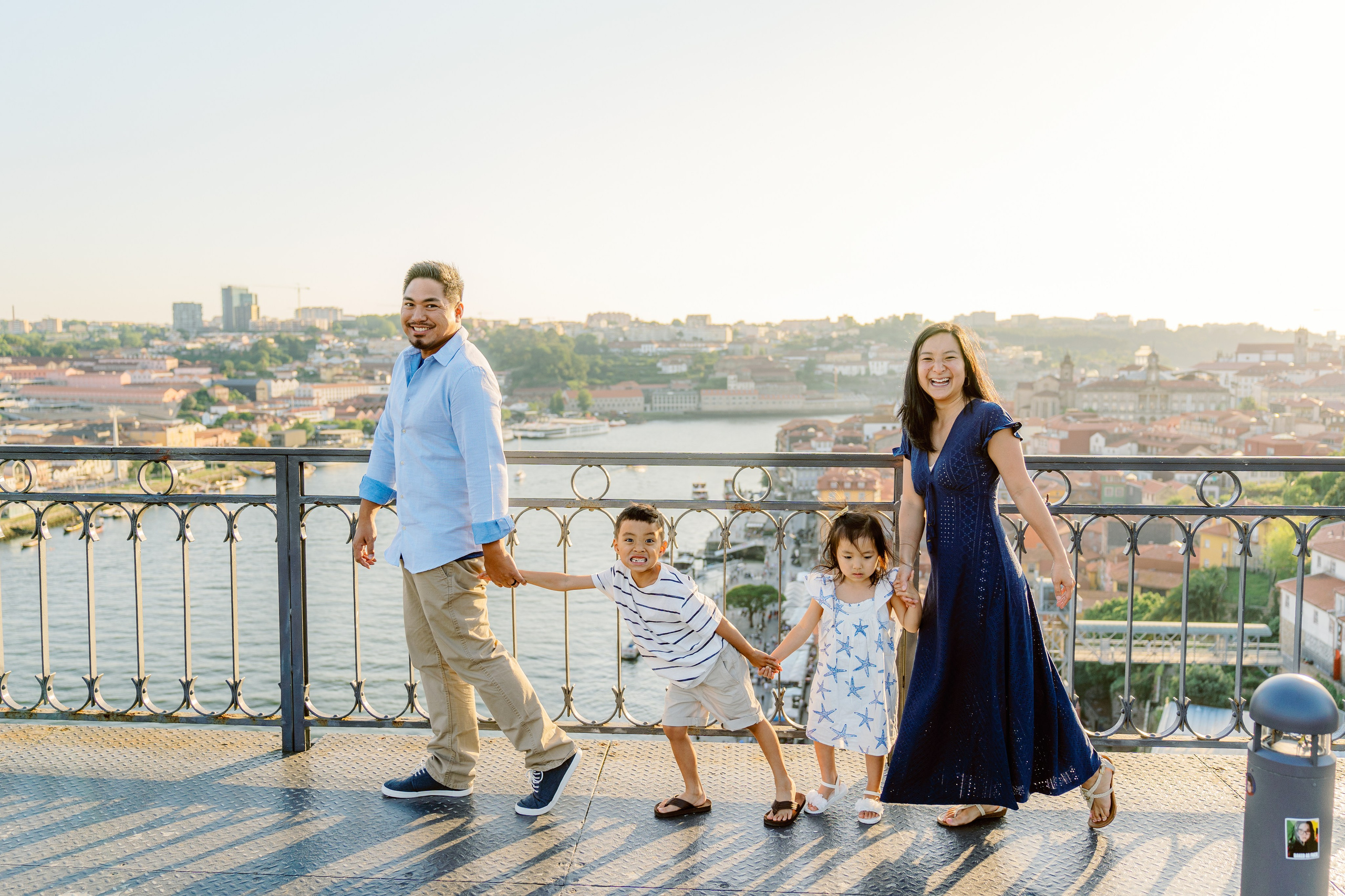 Family photo shoot in Porto. Photographer in Portugal Polina Gotovaya