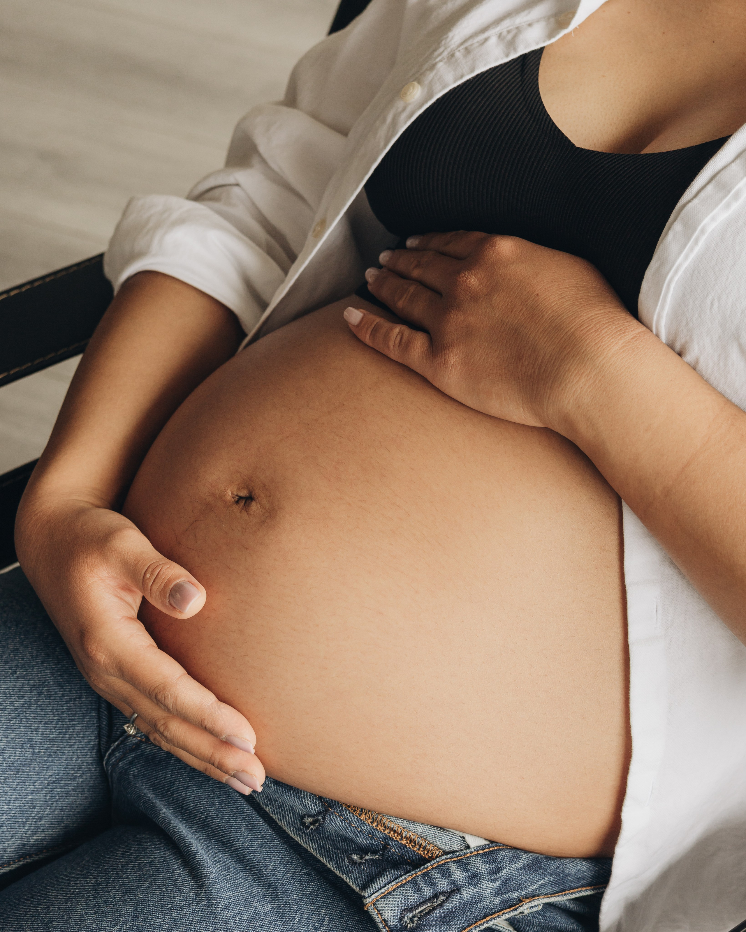 Elegant maternity portraits in chicago