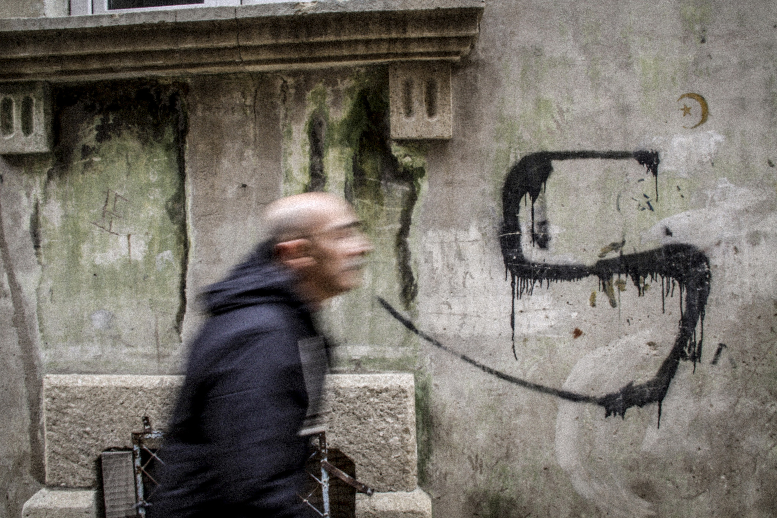 Singles. BNW Around Photography