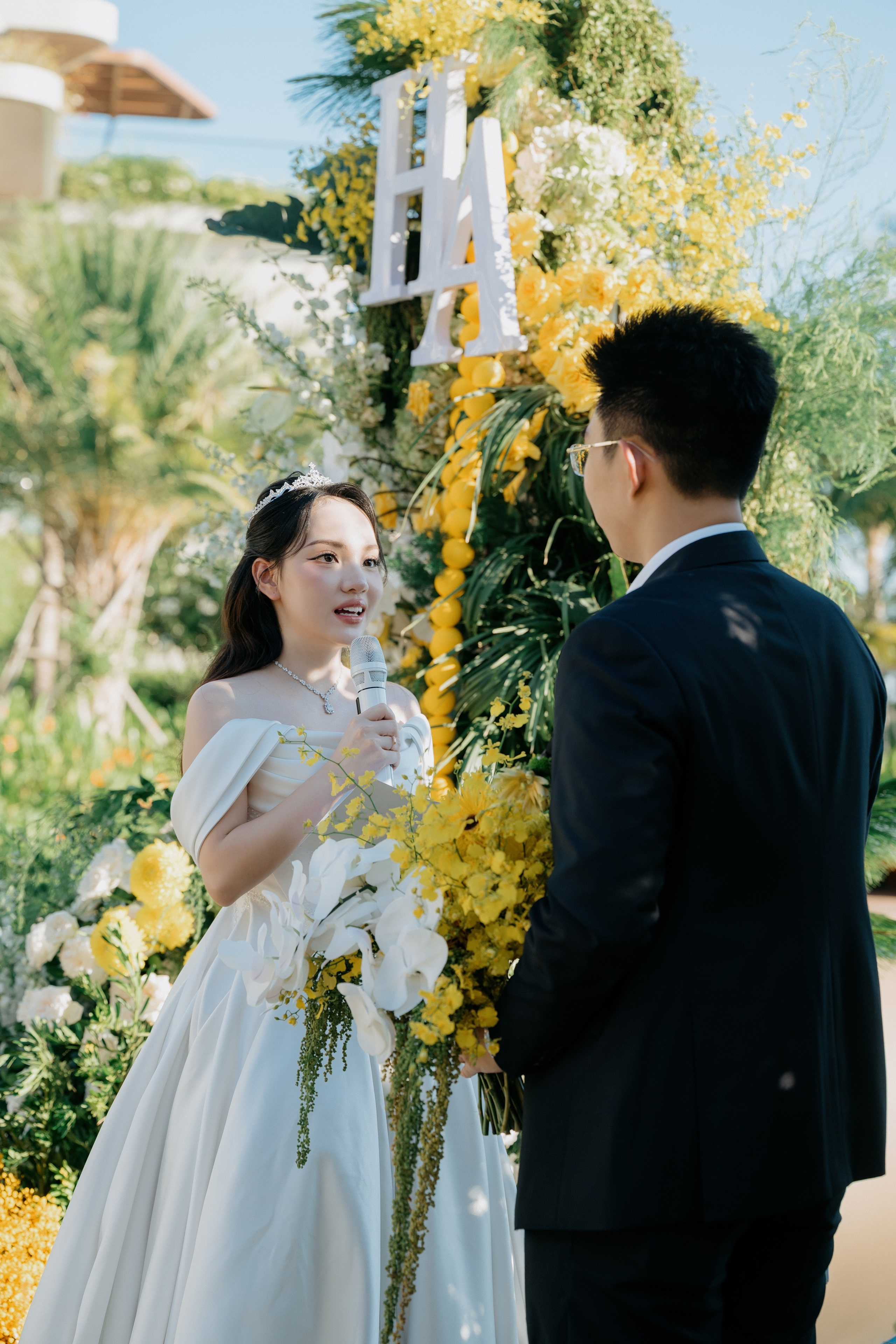 DUC HOANG & HUONG ANH / The Vows. Saigon Wedding Present | Art Beyond Moments