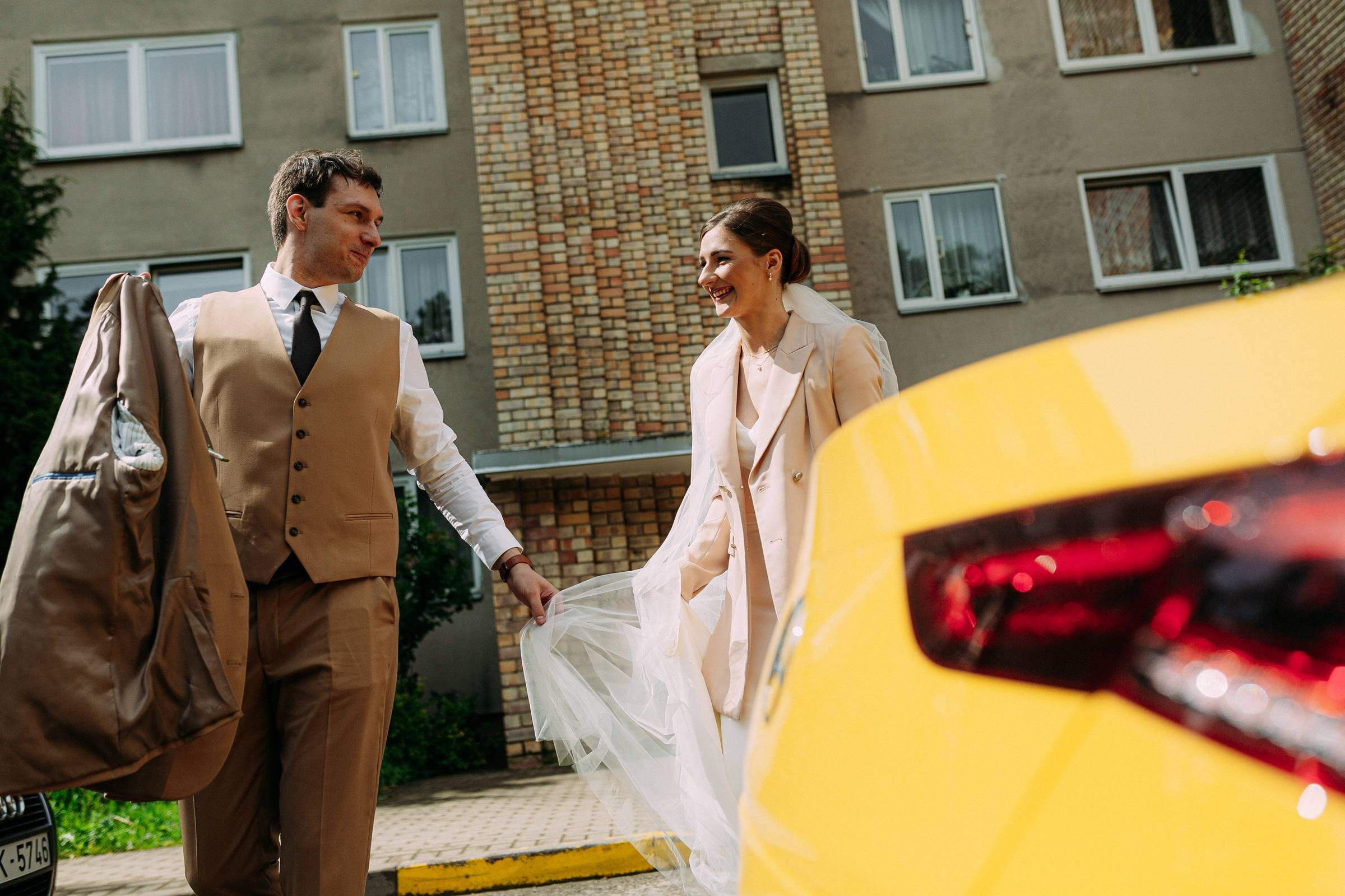 DZELTENAIS VAIRO PRIEKU