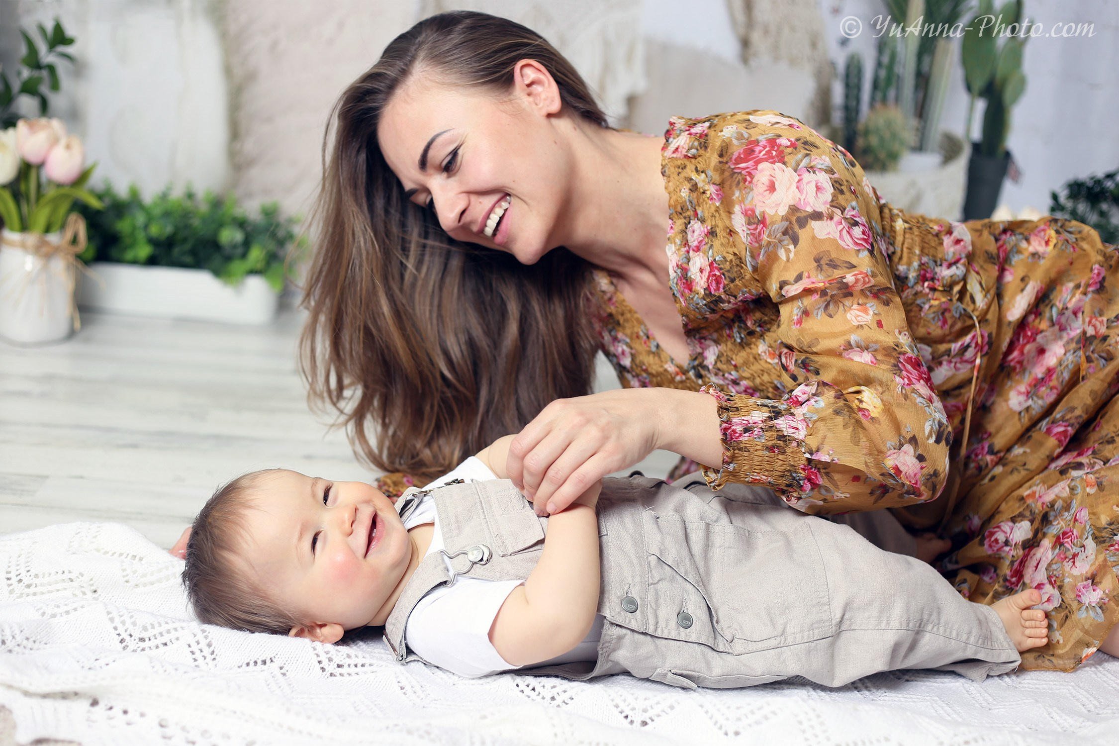 STUDIO Photoshoot. YuAnna studio. Family & Kids Photographer in Seattle area, located in