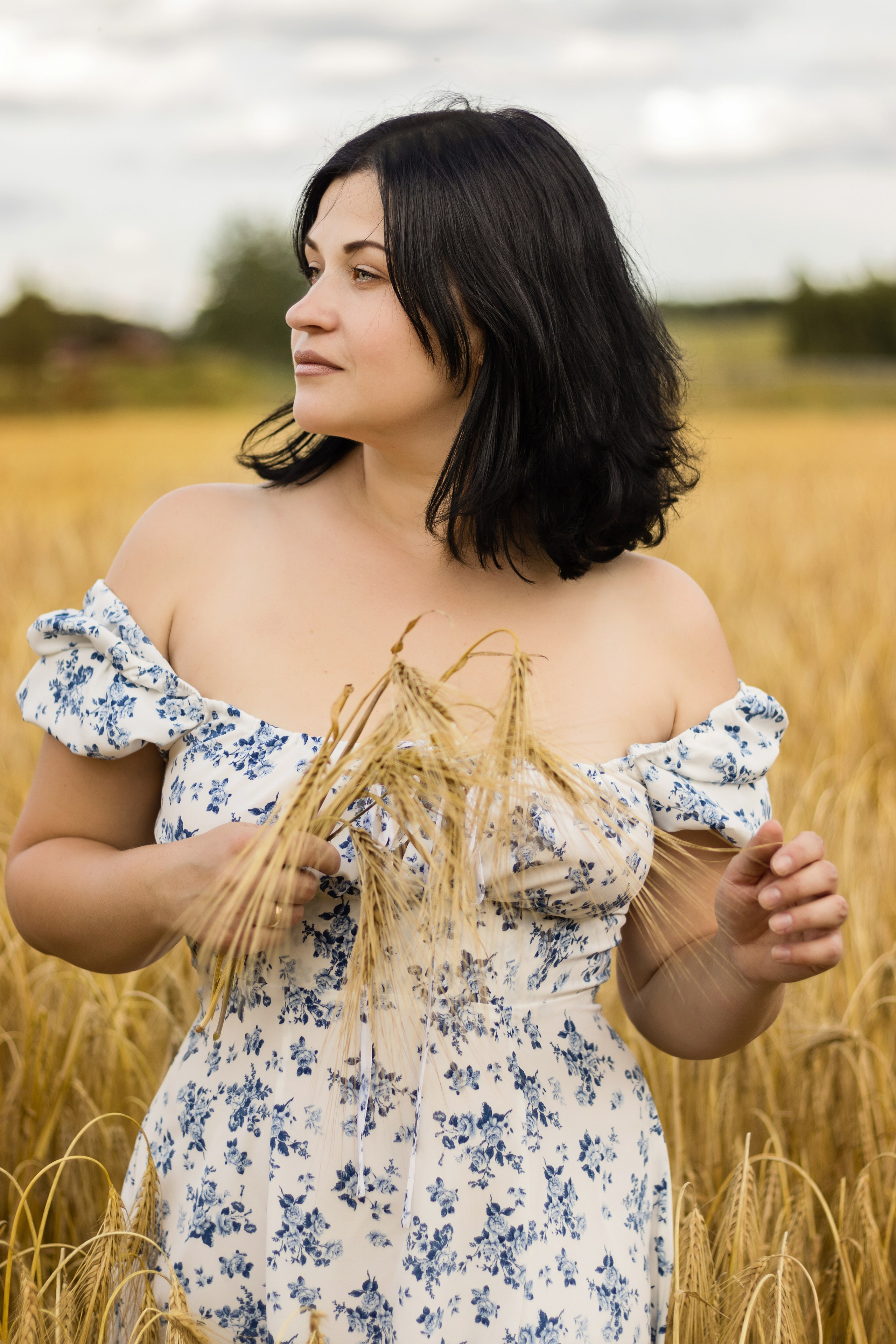 Портрет на фоне пшеничного поля