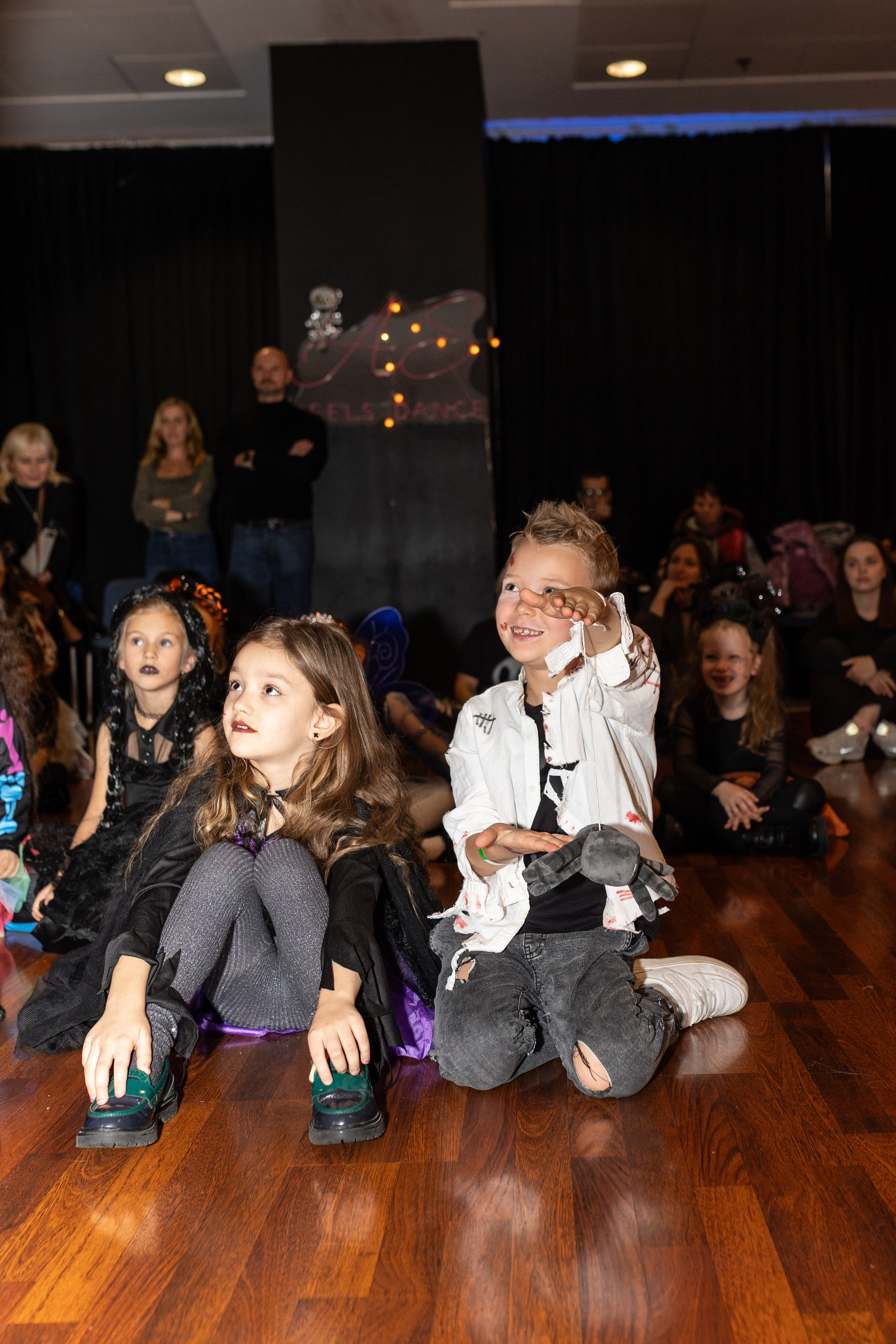 Leo dance studio Helloween 2025. Семейный и детский фотограф в Варшаве Мила Бобровская