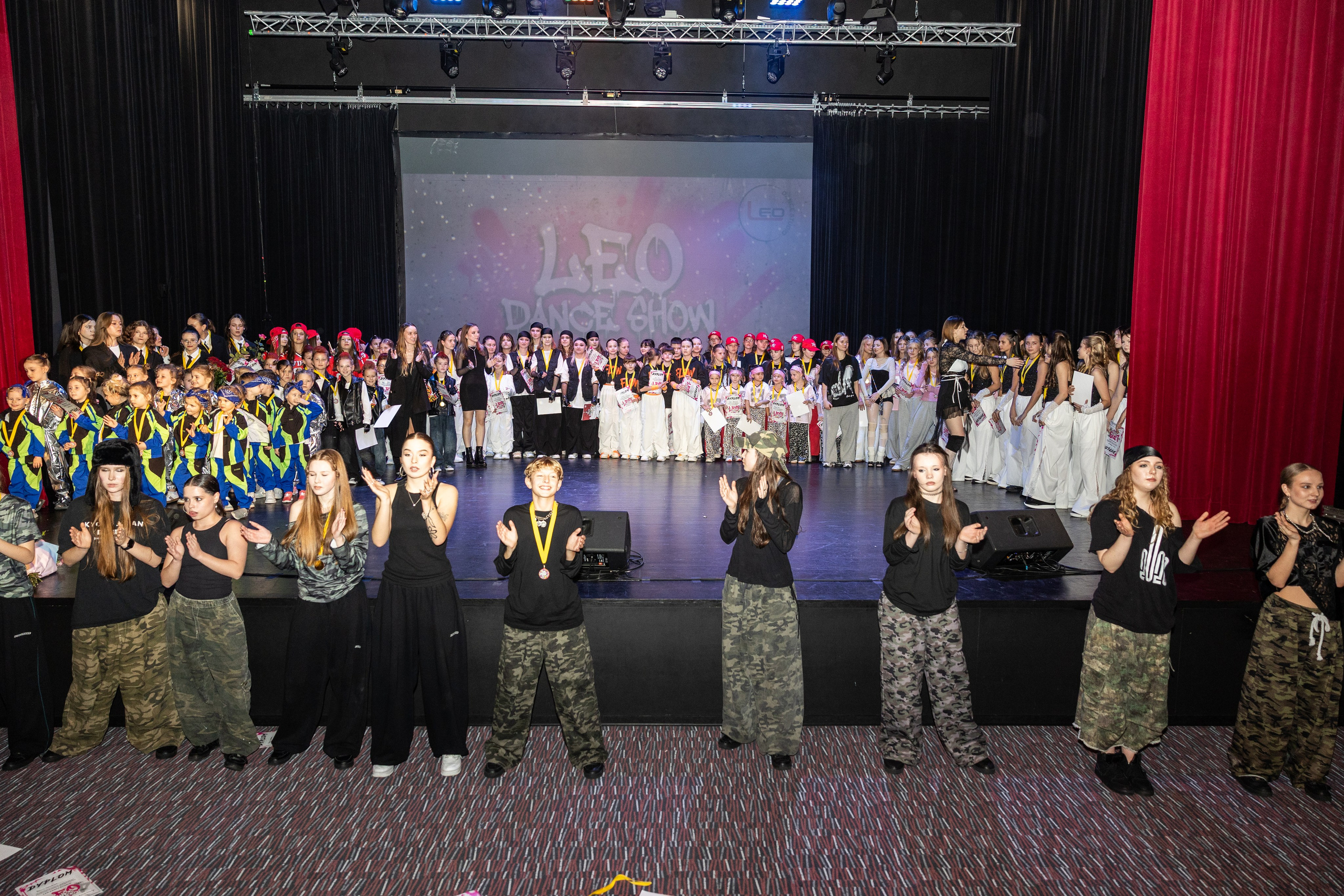 LEO DANCE SHOW WINTER 2025. Семейный и детский фотограф в Варшаве Мила Бобровская