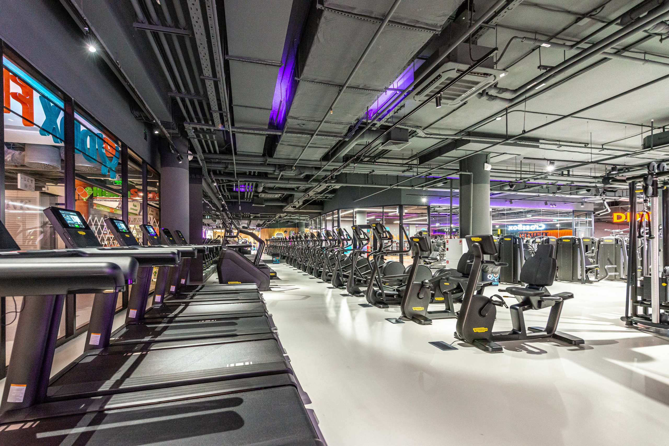 Фитнес-клуб DDX Fitness на ул. Лескова. ФОТОГРАФ МЕКСИКА КИНТАНА-РОО