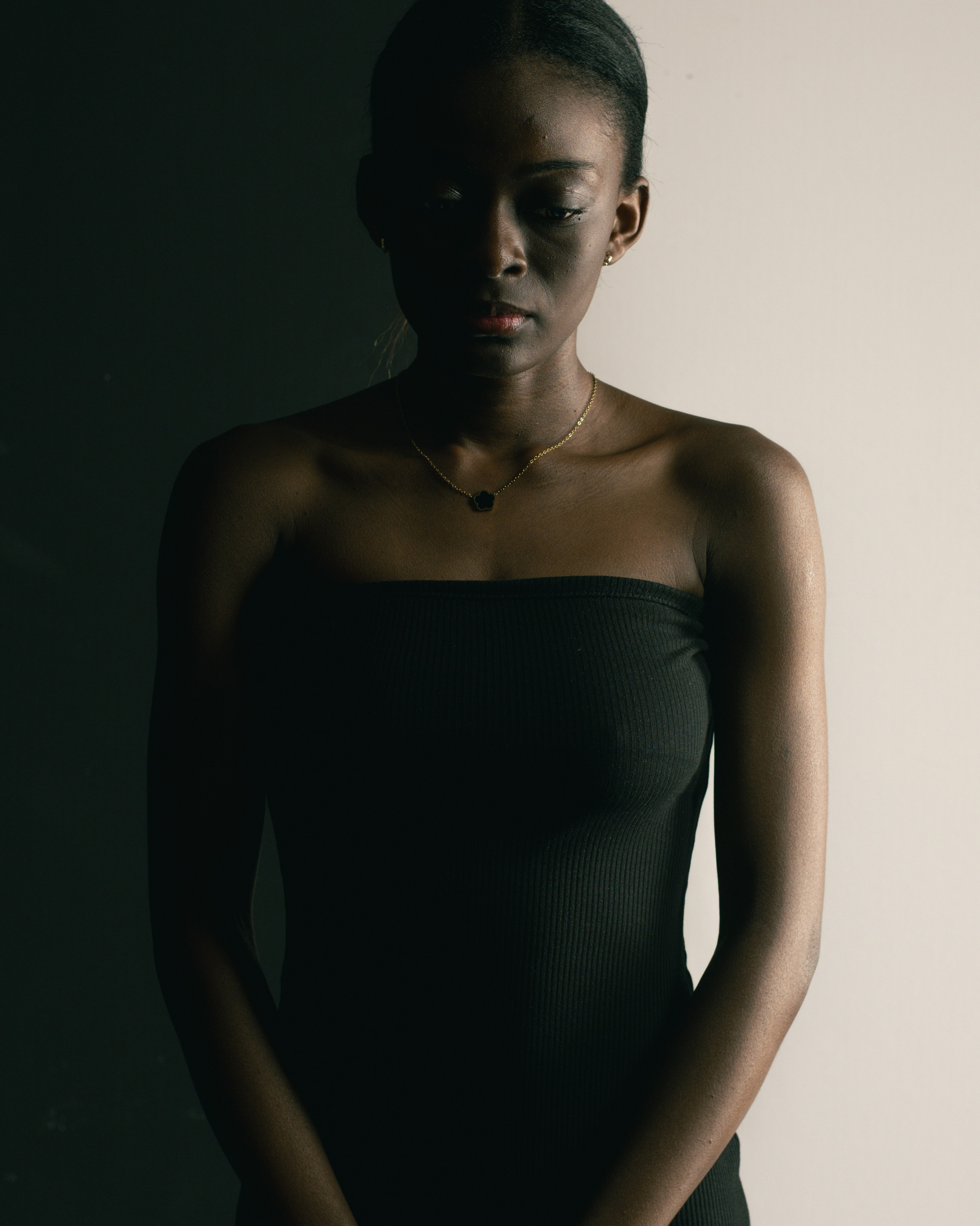 BEATRIZ. Anastasiia Antoniuk portrait, family and couple photographer, Portugal