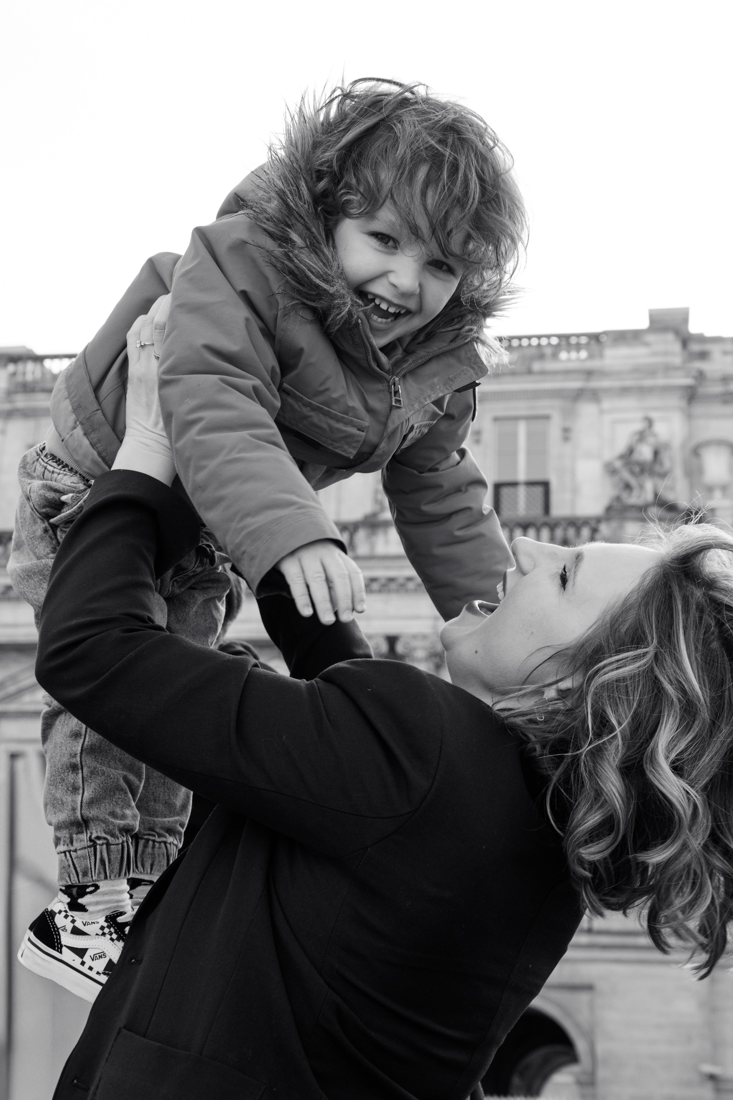 Big Family Photoshoot in Paris — Natural & Lifestyle Moments. Paris Wedding Photographer