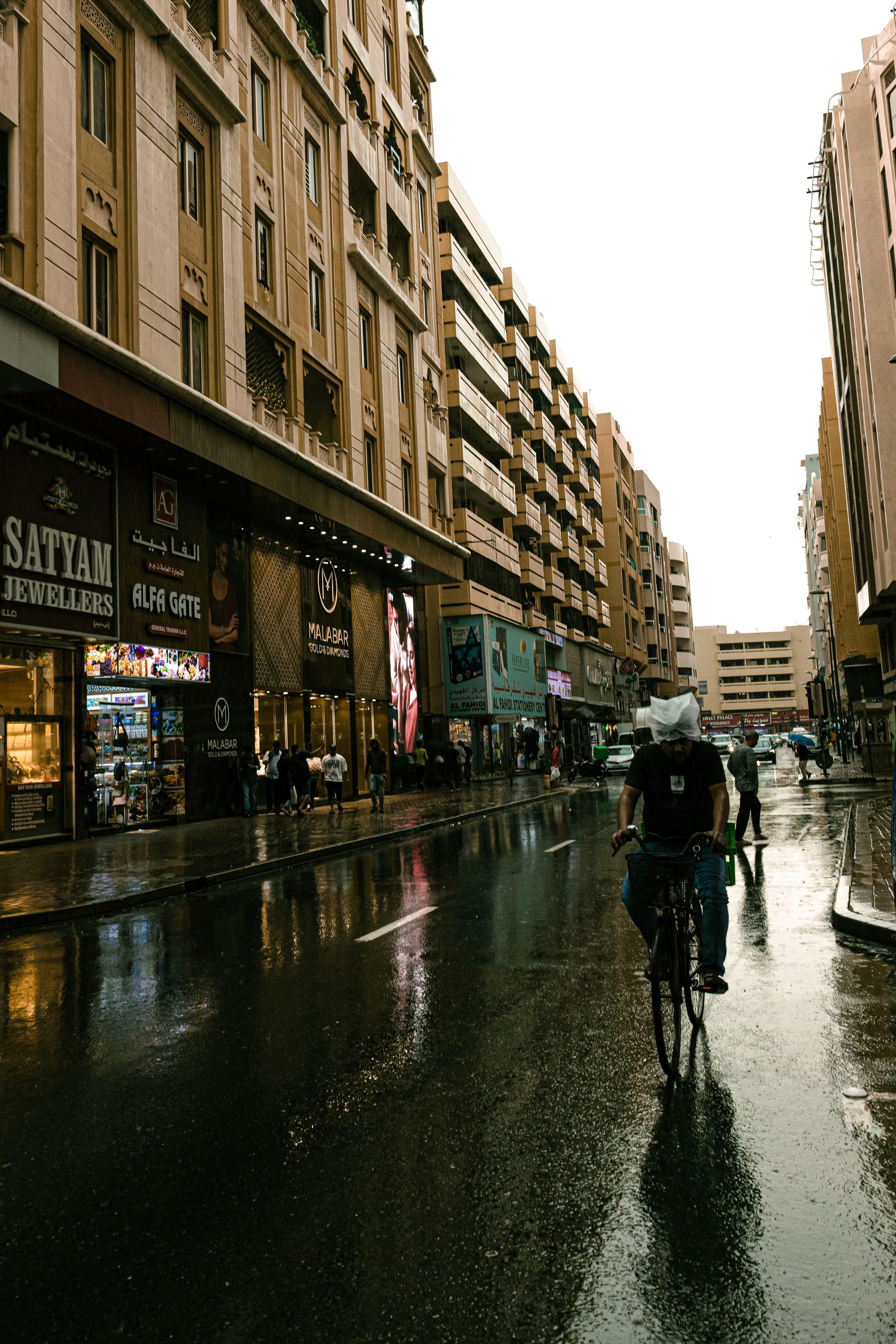 Rainy Dubai. Versoluna