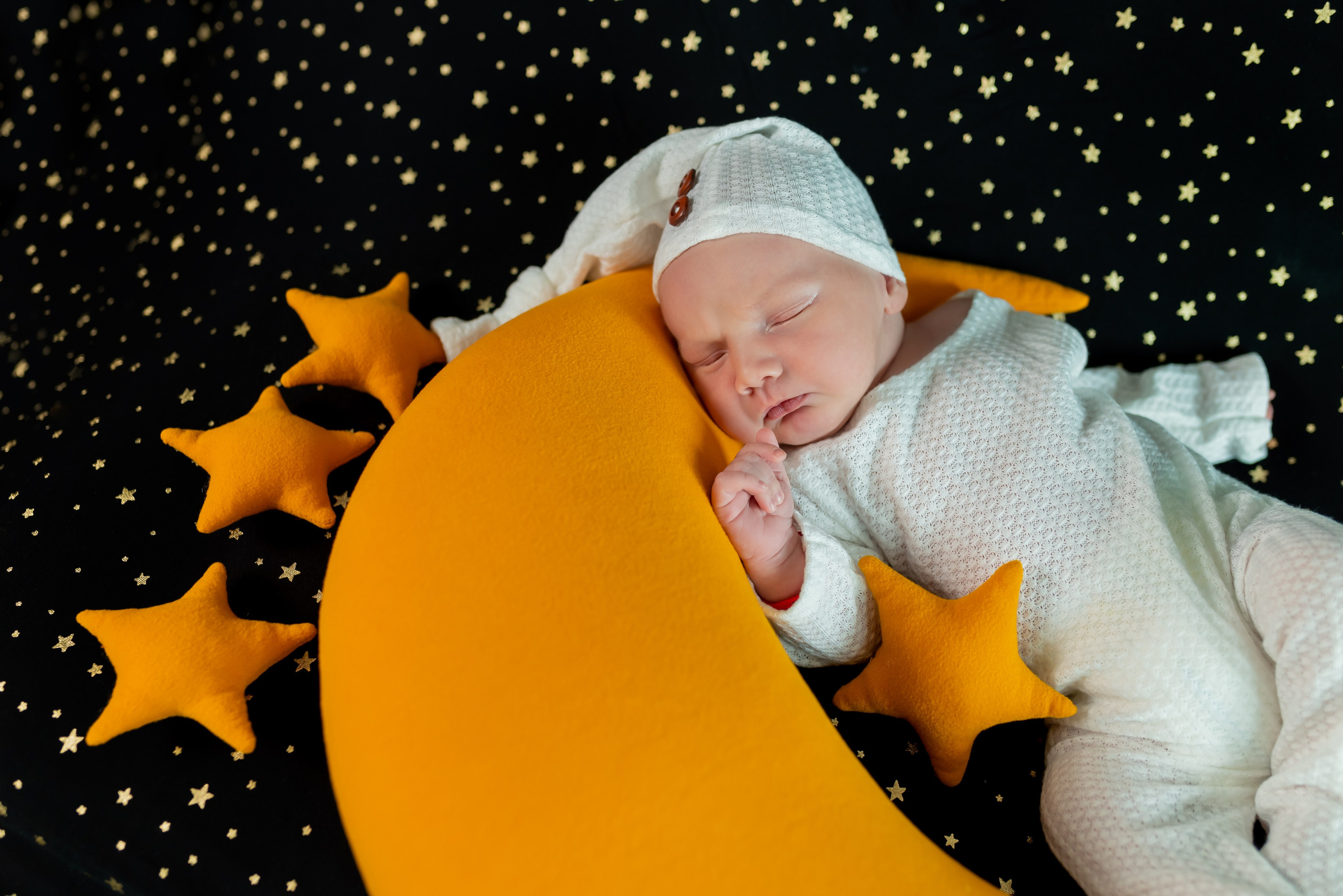 Nou Nascuti/ Newborn. Captured Moments by Olguta Vizauer