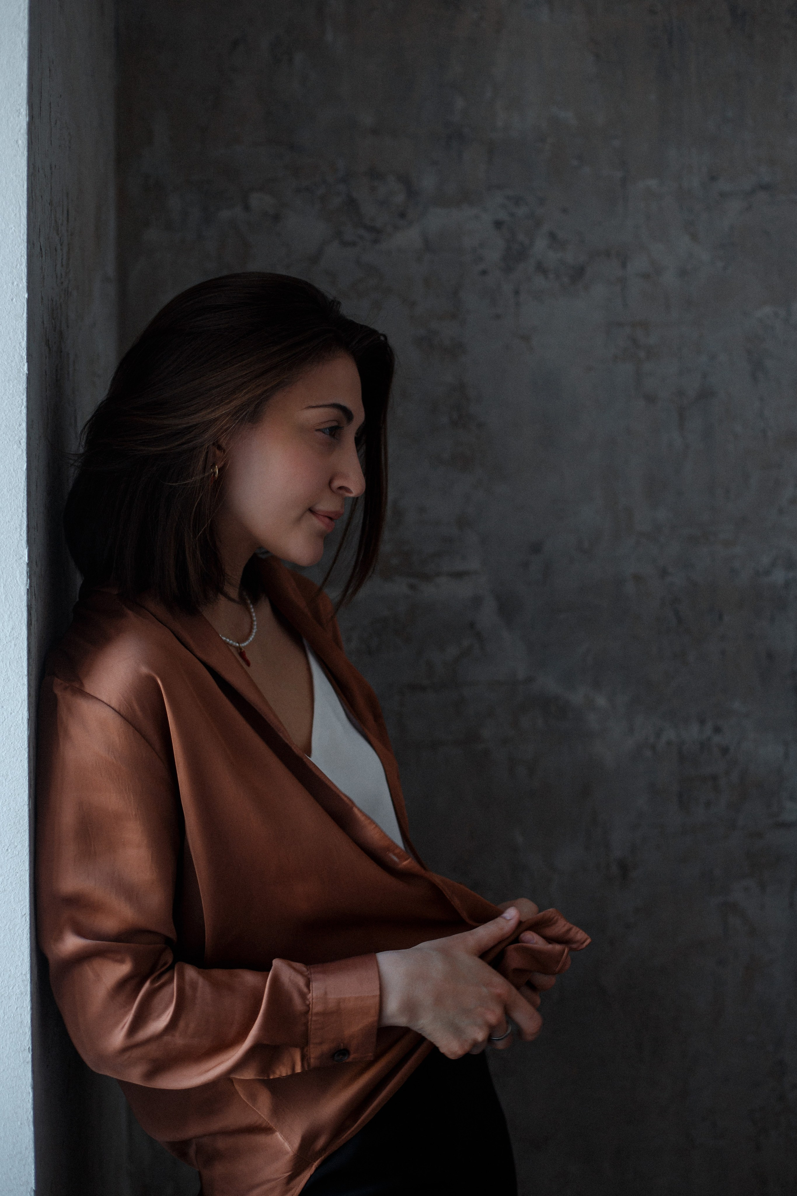 Hermosa chica en un estudio fotográfico. Fotógrafo de retrato, familia y reportajes en Valencia | España | Europa Vitalii Lumier