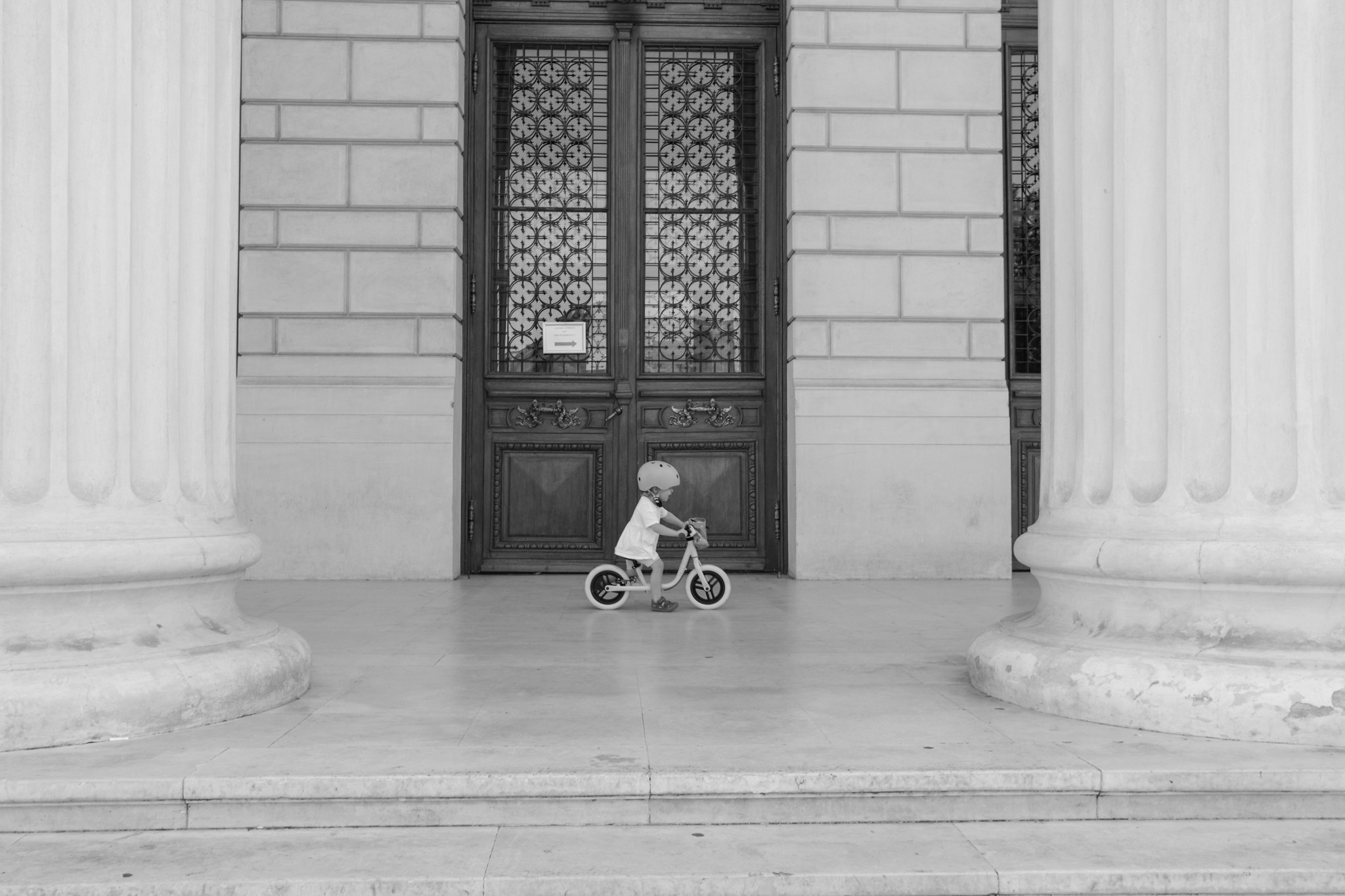 B&W Street. Humanistic street photographer in Bucharest
