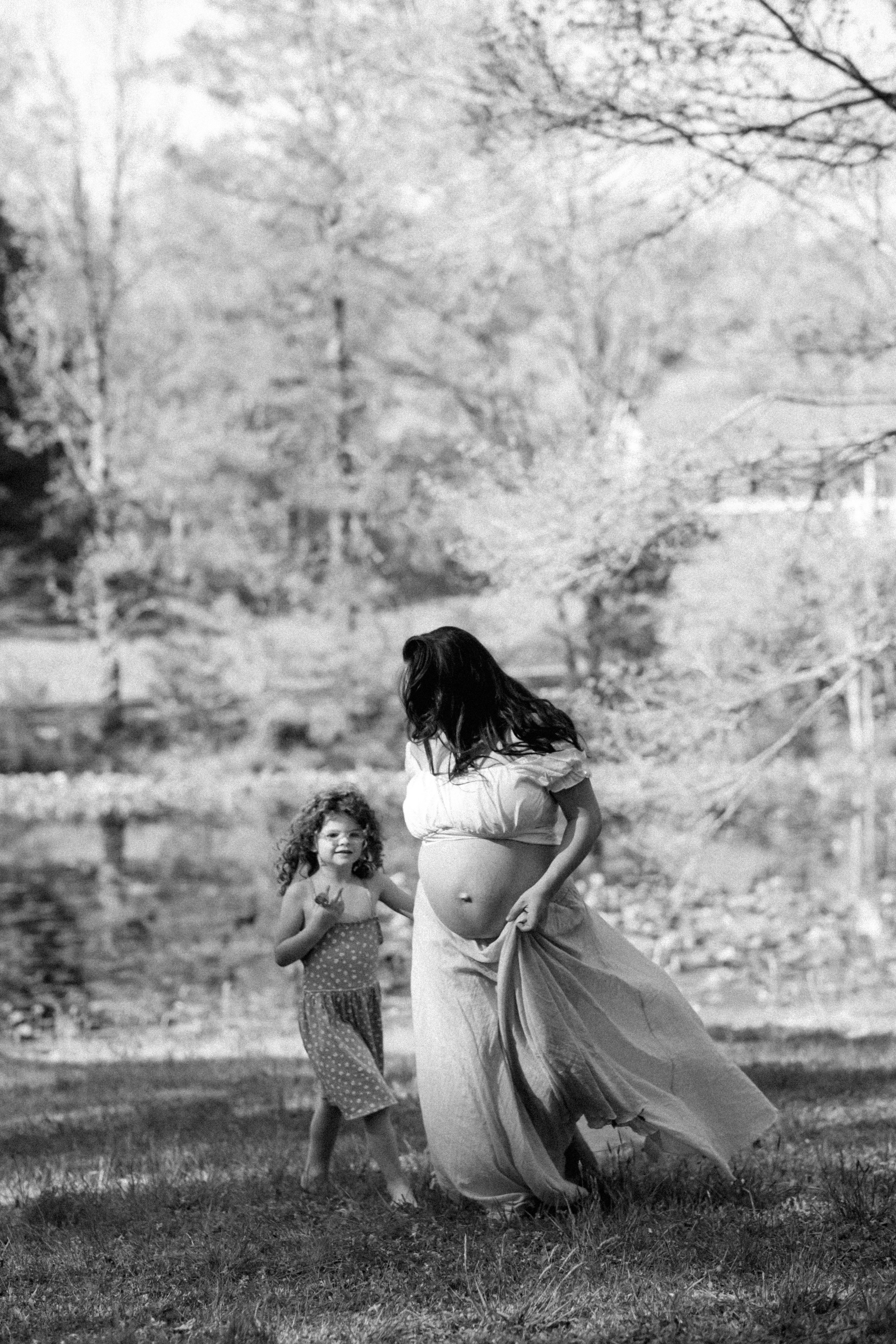 Maternity Photography Portfolio | Artistically capturing pregnancy in Richmond, VA. Family Photographer Anna Dobrovolskaia | Richmond, VA