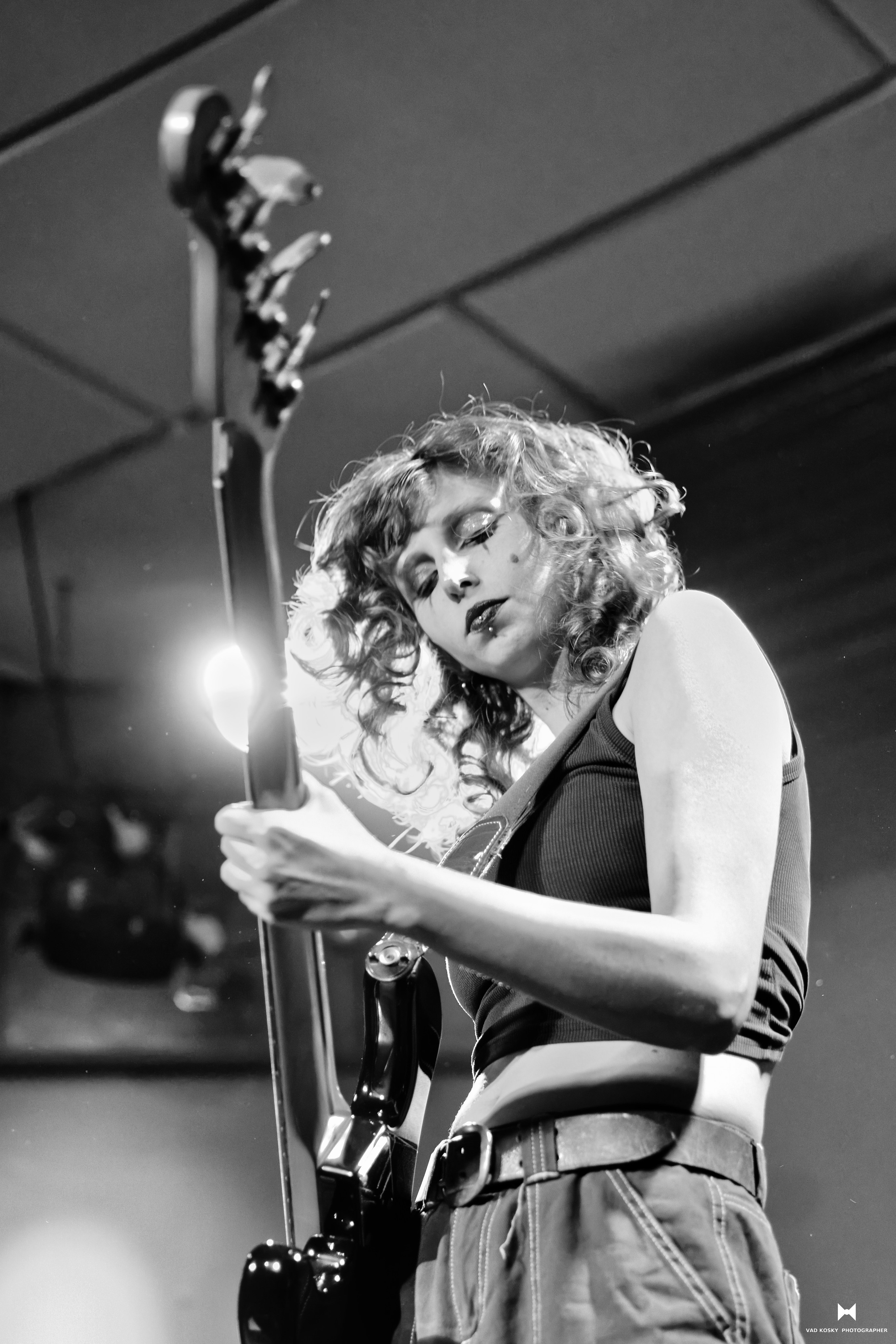 Crimson bass — Mary Bar Haifa 28.11.25. Vad Kosky Photographer