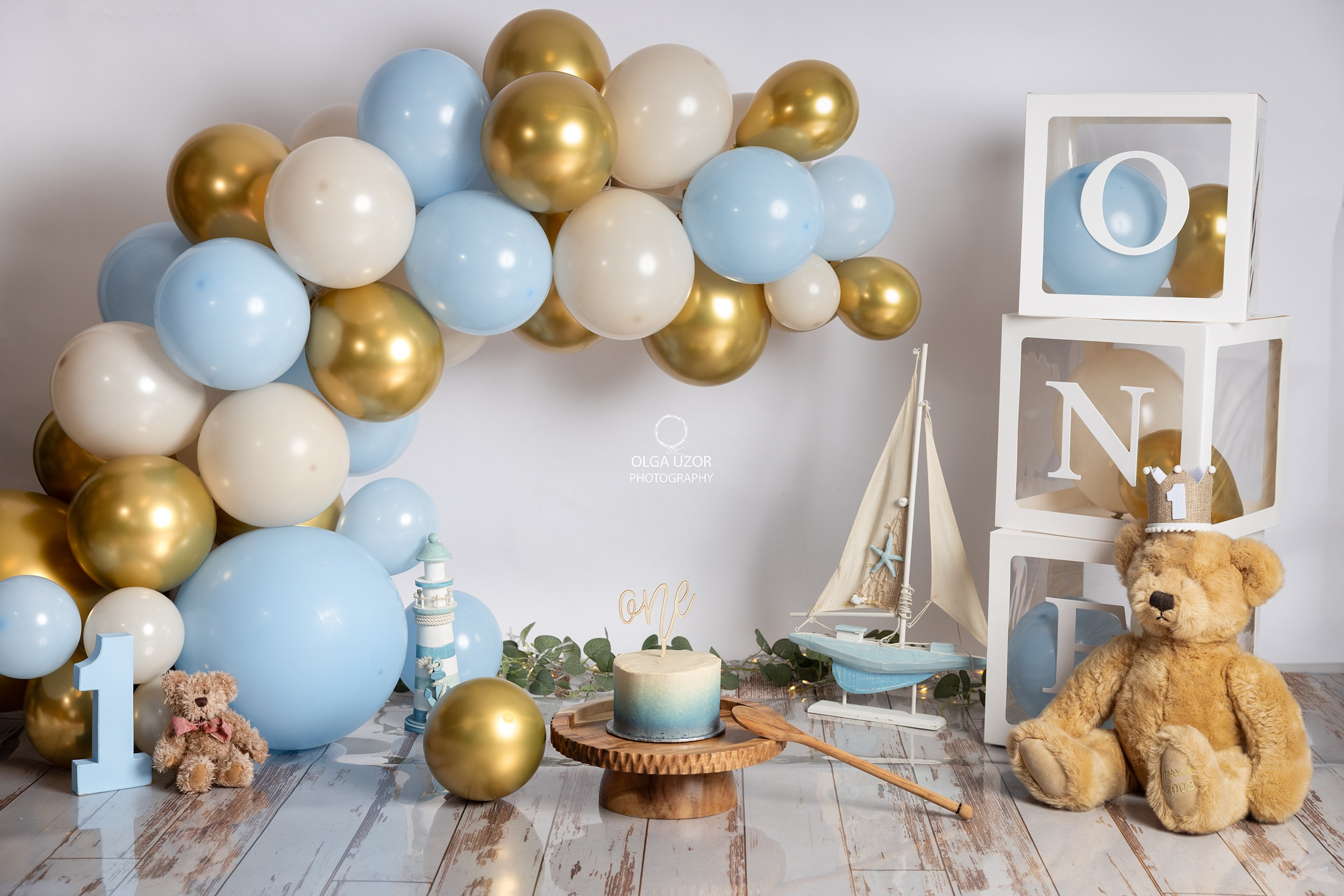 Cake smash photo session Hertfordshire, Stevenage. Stevenage, Hertfordshire family, maternity and newborn photographer