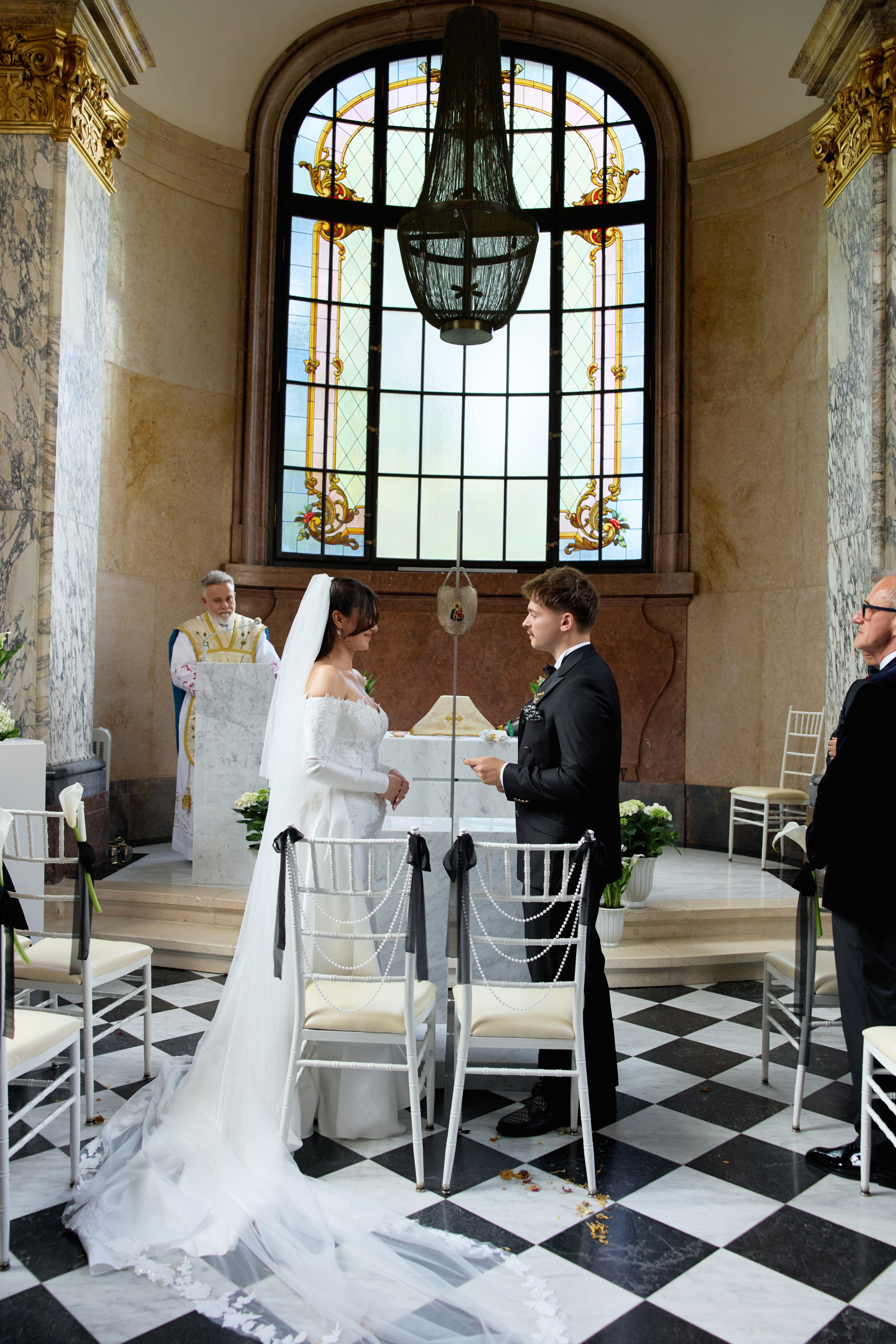 Wiktoria & Kacper. Pałac Goetz. Fotograf ślubny i rodzinny w Krakowie Yana Klymova