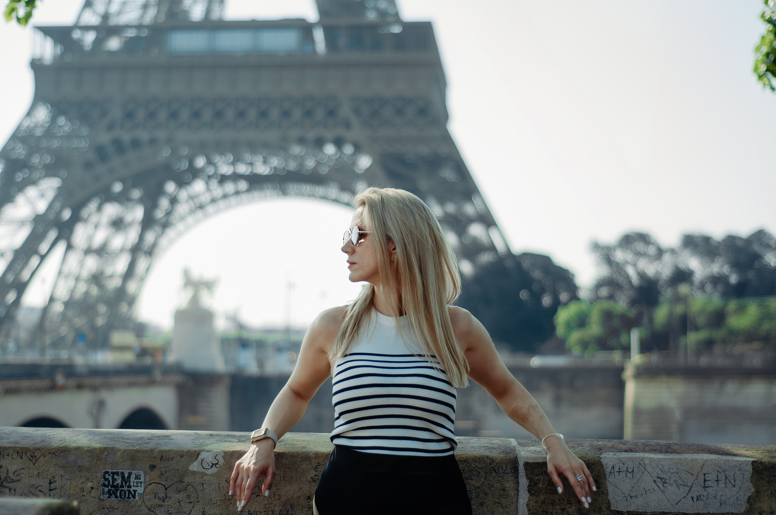 Летняя фотосессия у Эйфелевой башни. Фотограф в Париже Полина Осипова