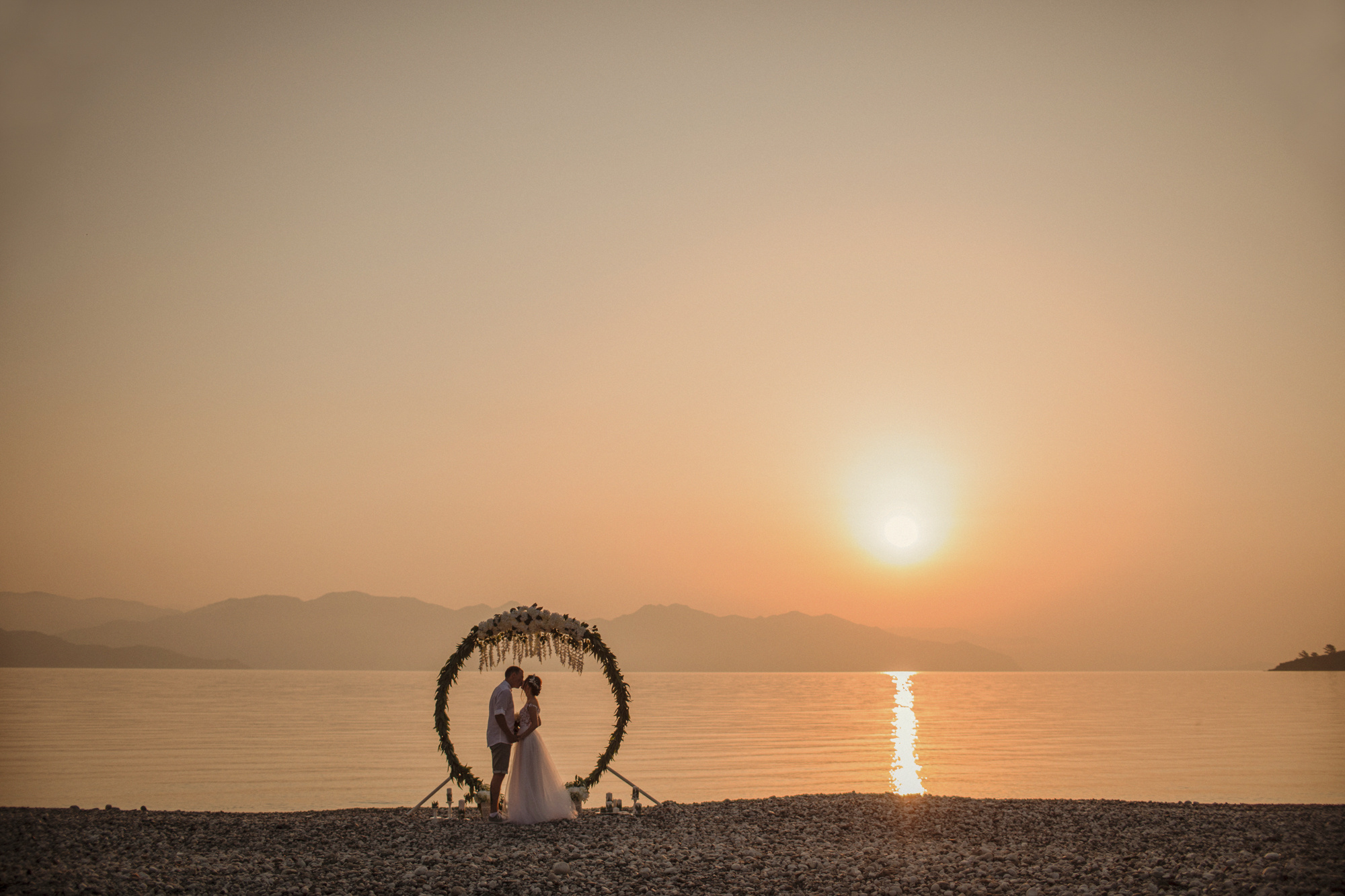 Фотосессия с аркой у моря. Фотограф в Каппадокии / Julia Ganch