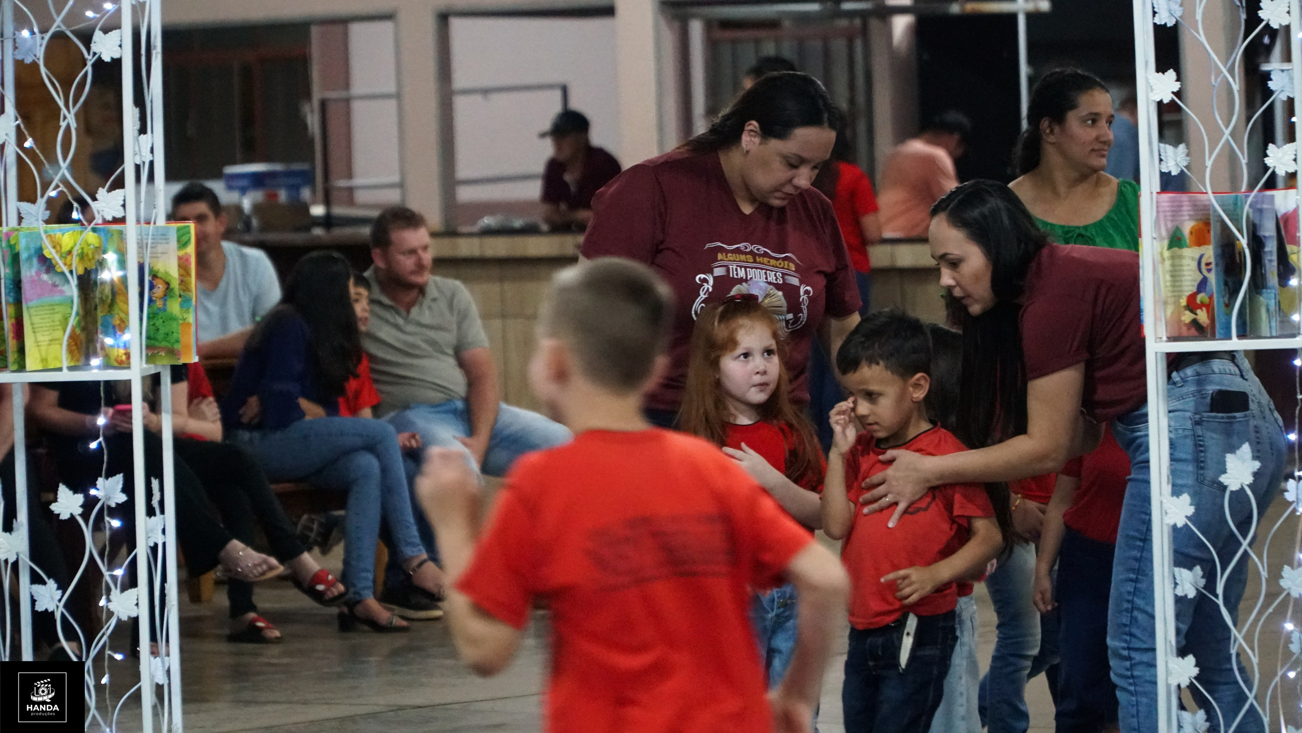 Noite autógrafos colégio Aurélio Buarque de Holanda. Handa Produções