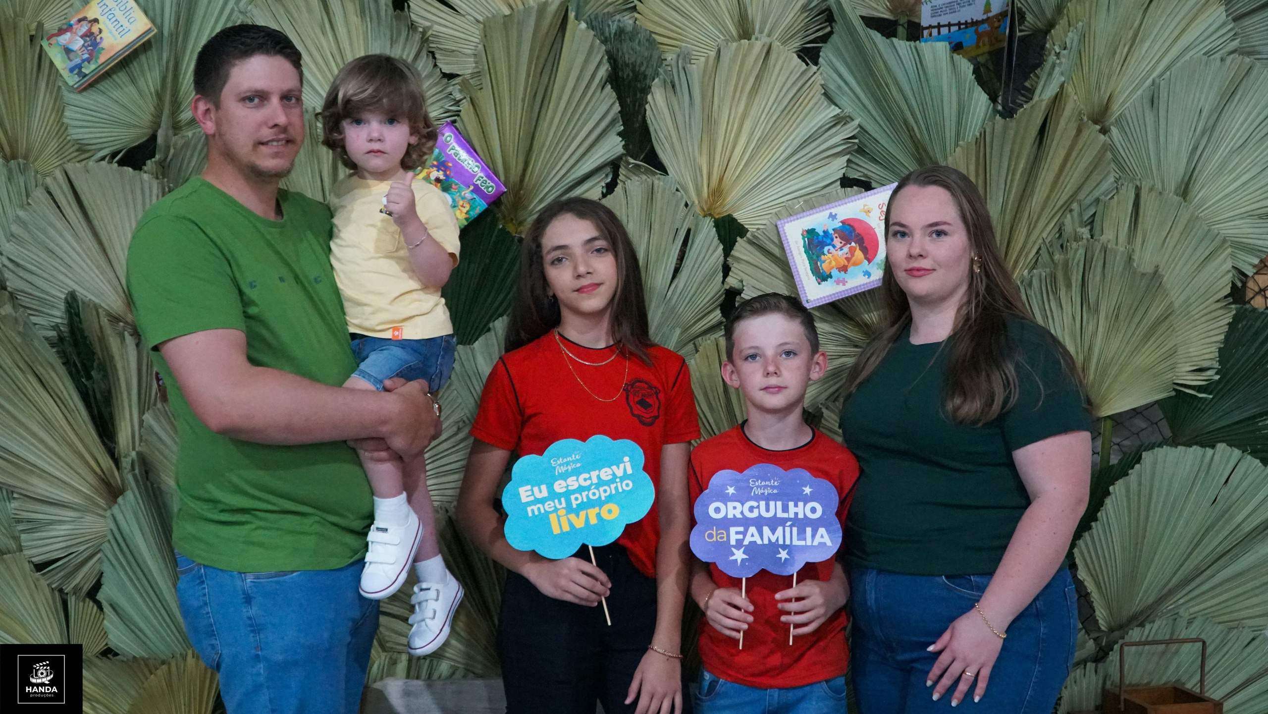 Noite autógrafos colégio Aurélio Buarque de Holanda. Handa Produções