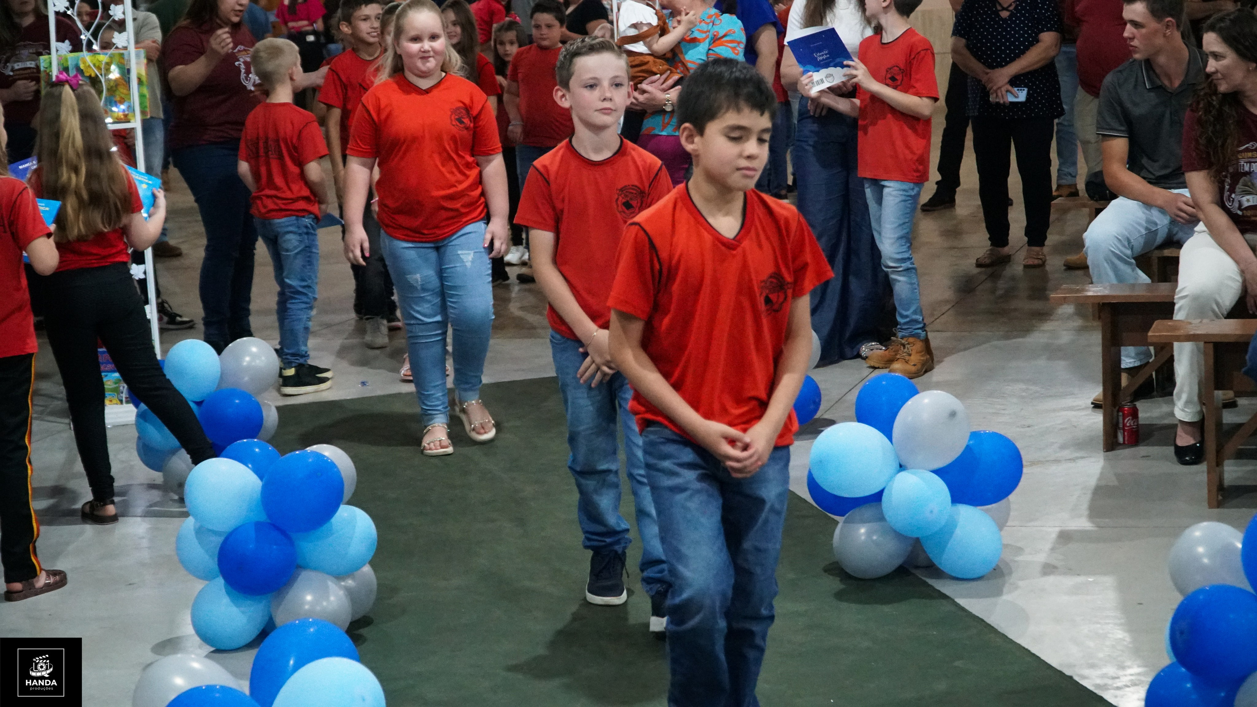 Noite autógrafos colégio Aurélio Buarque de Holanda. Handa Produções