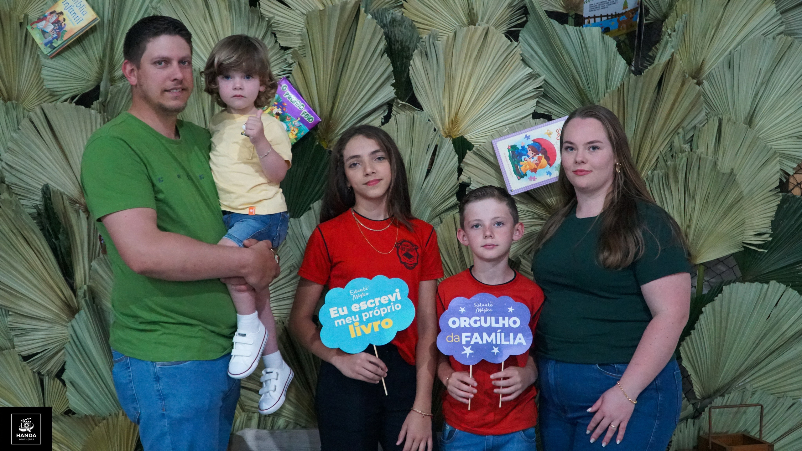 Noite autógrafos colégio Aurélio Buarque de Holanda. Handa Produções