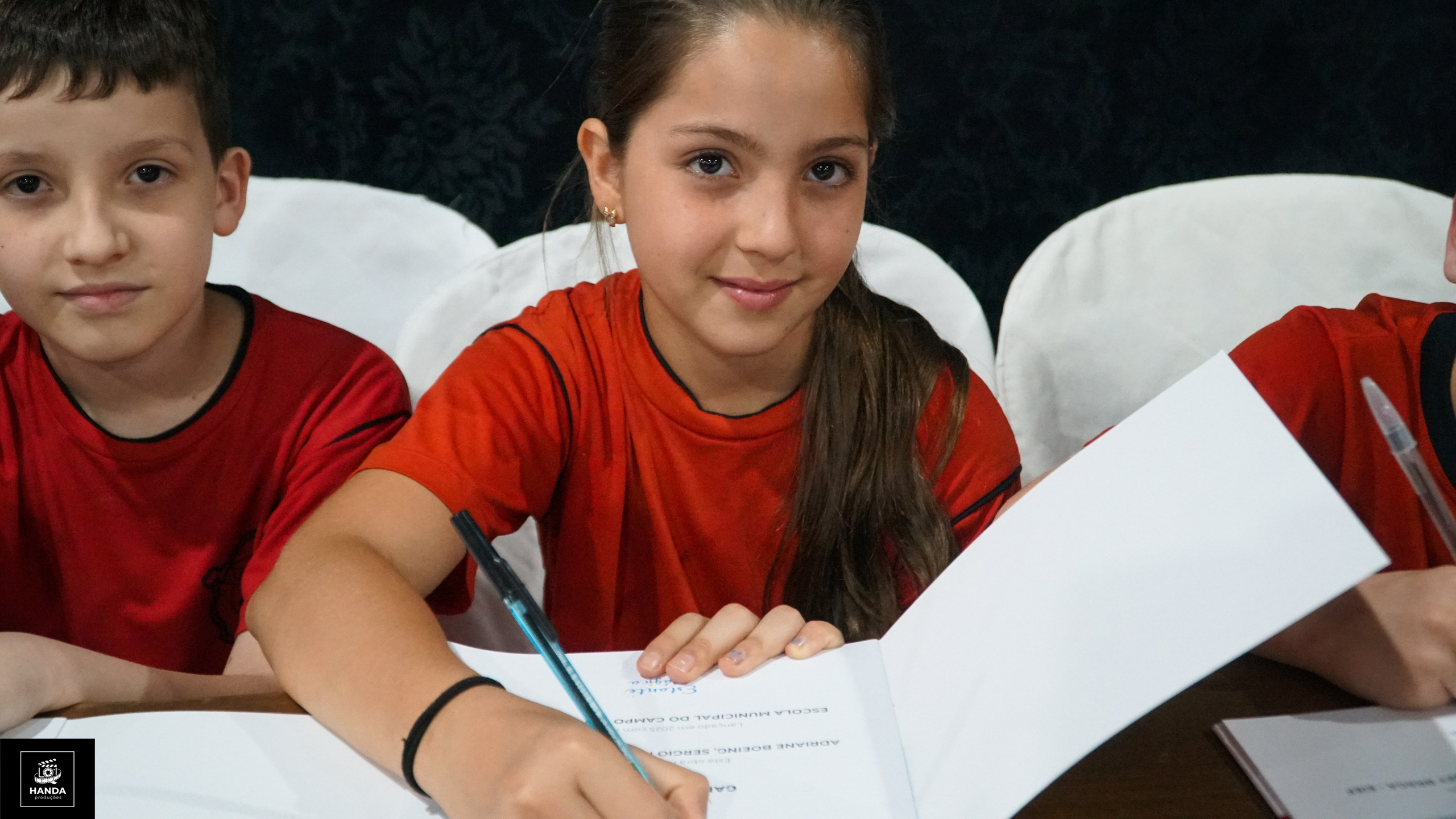 Noite autógrafos colégio Aurélio Buarque de Holanda. Handa Produções