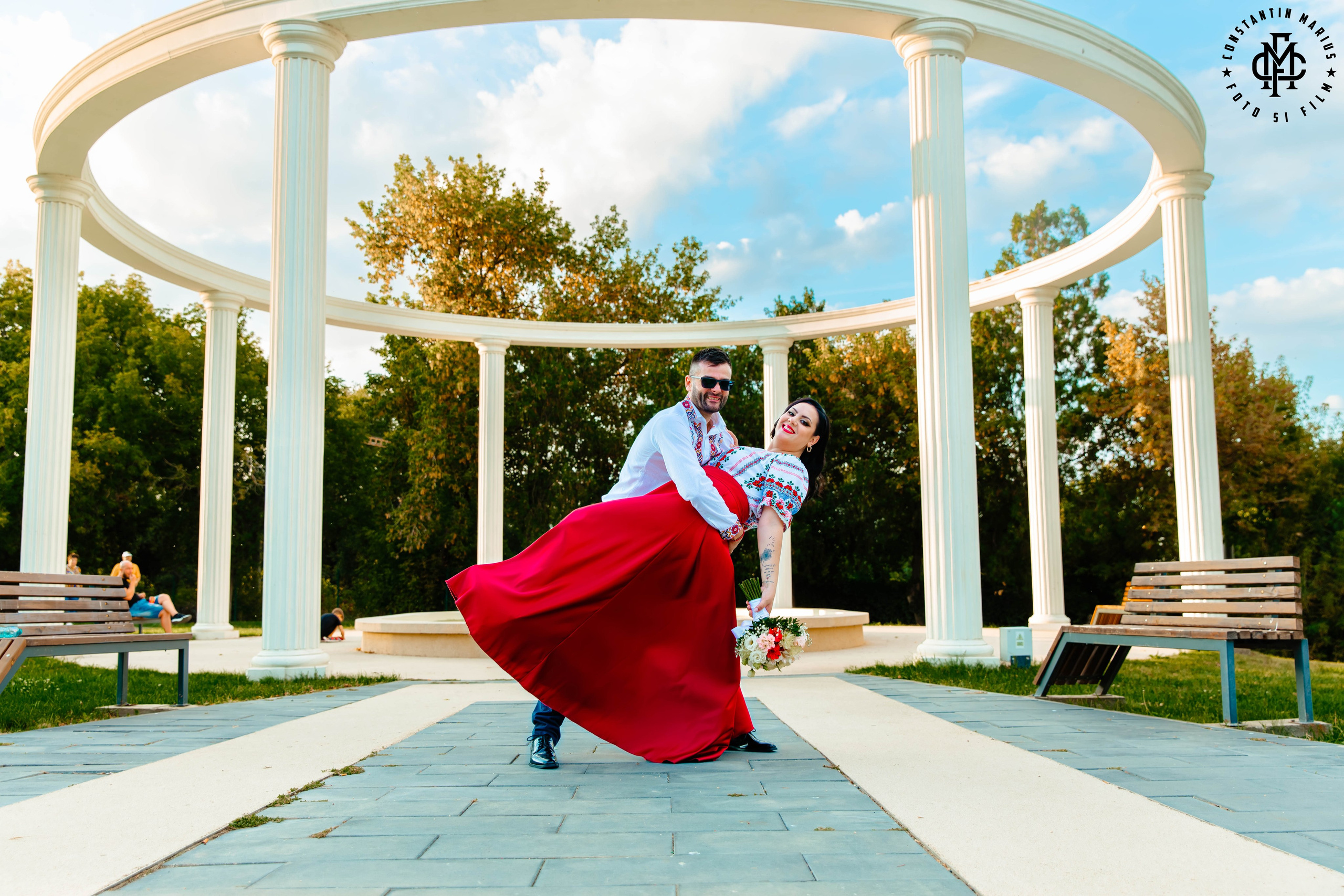 WEDDING PHOTOGRAPHY. DESPRE NOI