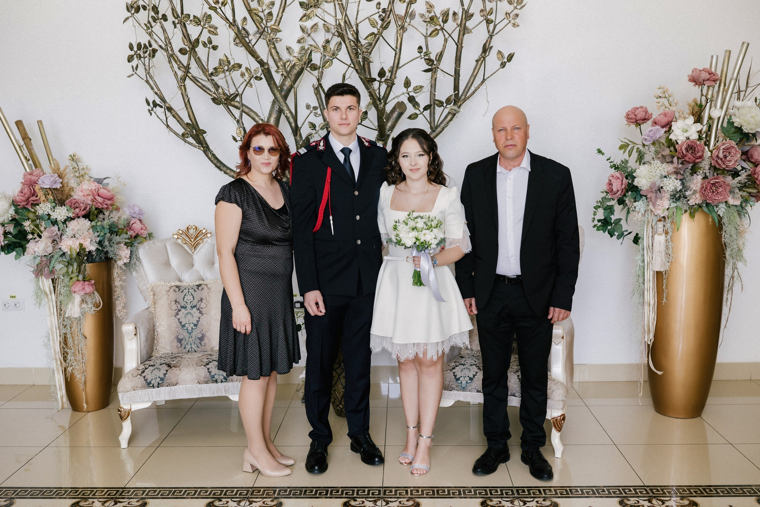 Povestitor prin fotografie - Fotograf nuntă Botoșani  – Alin Chirilă -* Gabriel și Denisa la starea civilă în Unțeni Botoșani, fotografie de cuplu pe scări elegante, Alin Chirilă fotograf* Mire și mireasă după cununia civilă în comuna Unțeni Botoșani, ședință foto realizată de AlinoFotoStudio* Fotograf stare civilă Botoșani, Gabriel și Denisa privindu-se cu drag pe scările locației de eveniment* Cuplu proaspăt căsătorit la cununia civilă Unțeni, fotografie romantică realizată de Alin Chirilă fotograf* Gabriel și Denisa după ceremonia civilă, ședință foto la Restaurant Luceafărul Popas Cucorăni* Fotograf evenimente Botoșani, stare civilă Unțeni, mire și mireasă în cadru elegant și luminos* Mire în uniformă și mireasă cu buchet alb, fotografie de nuntă civilă în județul Botoșani* AlinoFotoStudio portret de cuplu la stare civilă, Gabriel și Denisa în ziua logodnei civile* Fotograf cununie civilă Botoșani, moment romantic surprins la Popas Cucorăni Luceafărul* Gabriel și Denisa și-au spus da la Unțeni Botoșani, amintiri fotografice naturale și elegante* Mireasă cu păr ondulat și mire în uniformă militară, fotografie de cuplu la stare civilă* Alin Chirilă povestitor prin fotografie, cununie civilă Gabriel și Denisa în Botoșani* Ședință foto de stare civilă Botoșani, cuplu pe scări decorative într-un cadru rafinat* Fotograf nuntă și stare civilă Suceava Botoșani Iași, Gabriel și Denisa în ziua cea mare* Imagine romantică de la cununia civilă Unțeni, mire și mireasă zâmbind unul către celălalt, fotograf uvertura mall Botoșani, fotograf mall- servicii foto- video Botoșani 