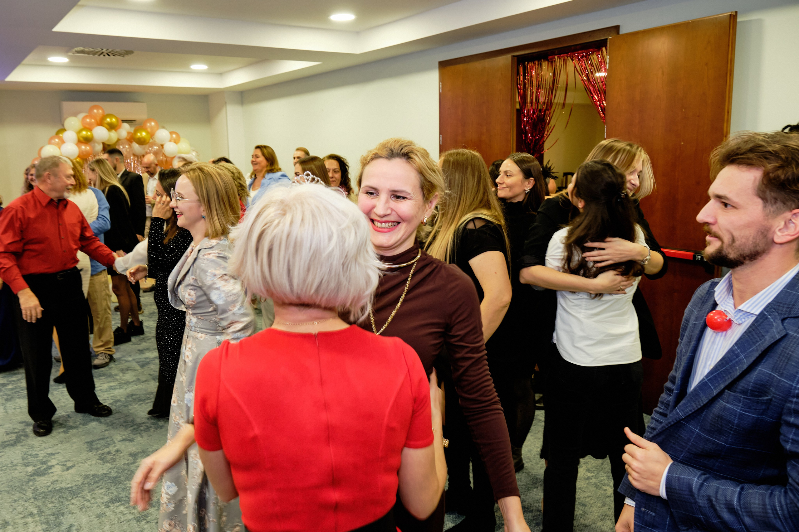 Фоторепортаж з благодійного Новорічного балу у Чорногорії. Портретний фотограф Альона Новгородцева
