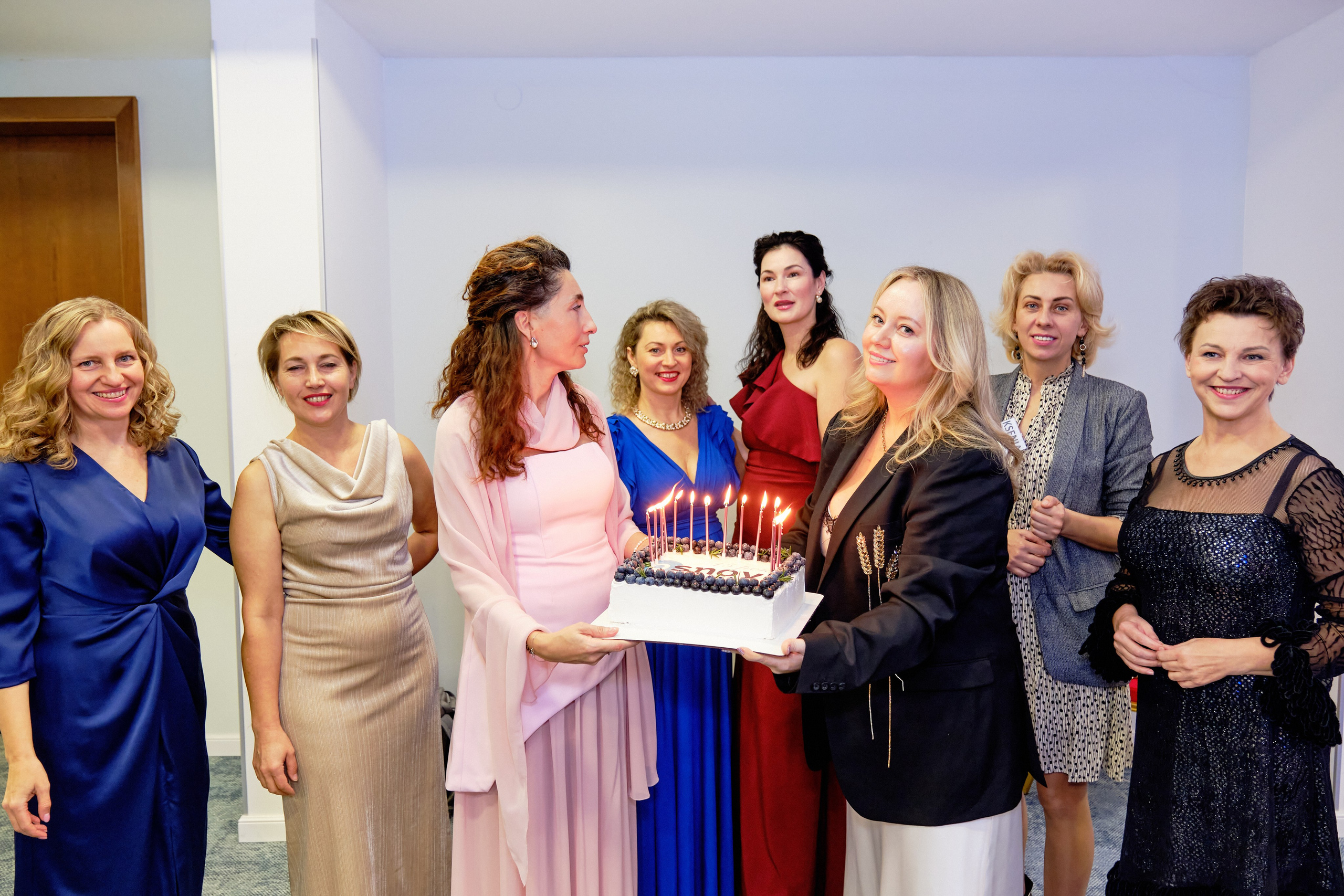 Фоторепортаж з благодійного Новорічного балу у Чорногорії. Портретний фотограф Альона Новгородцева