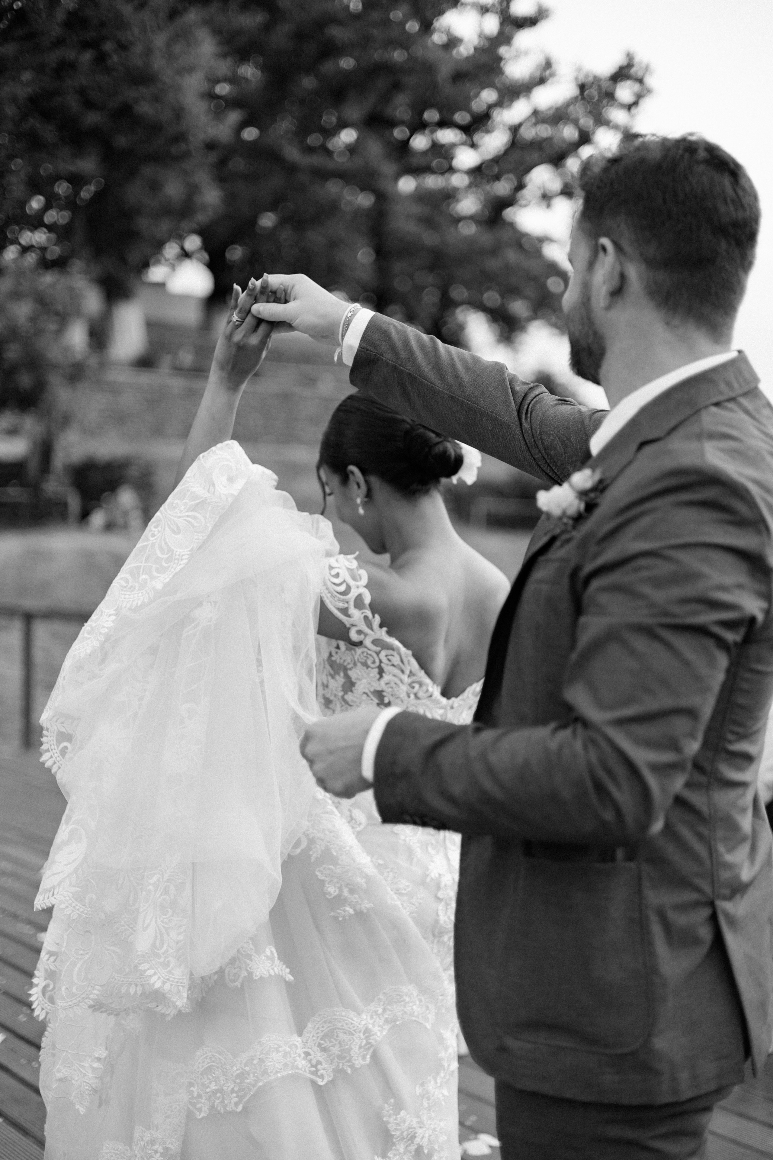 Thesakaya and Kevin. Photographer Anna Nazarenko