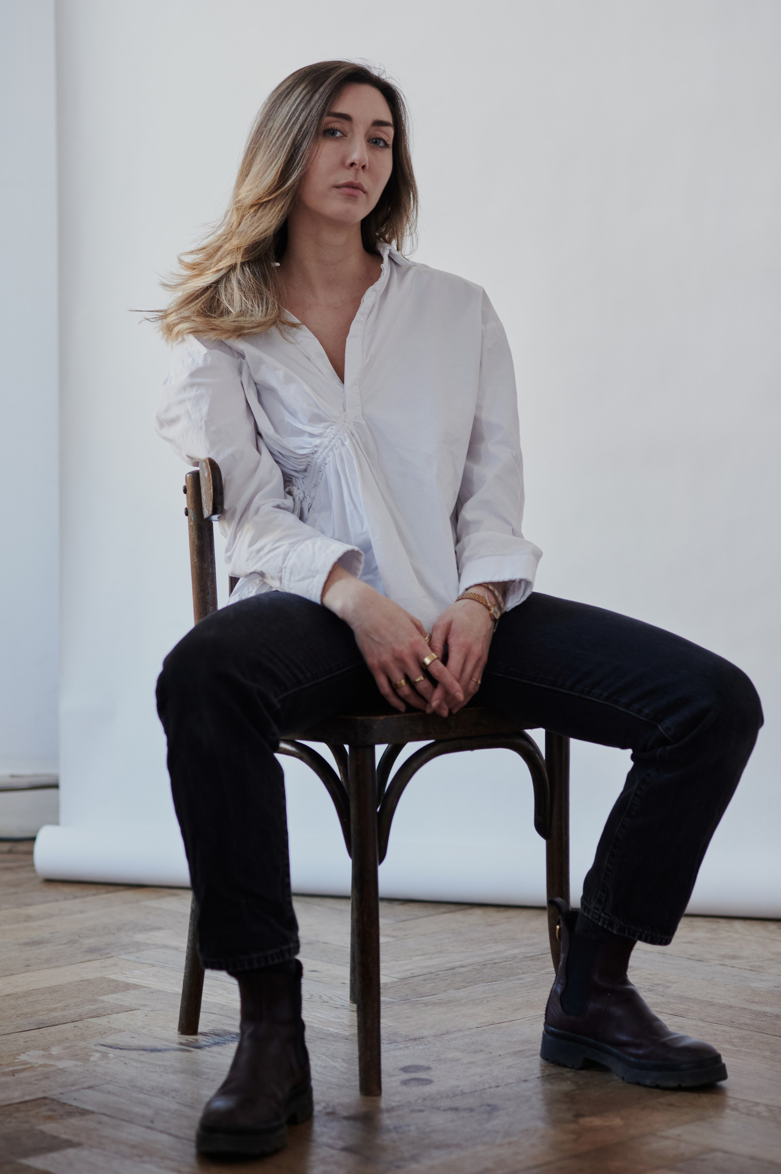 Professioneel portret van regisseur Katharina Kastening, gefotografeerd in Amsterdam.