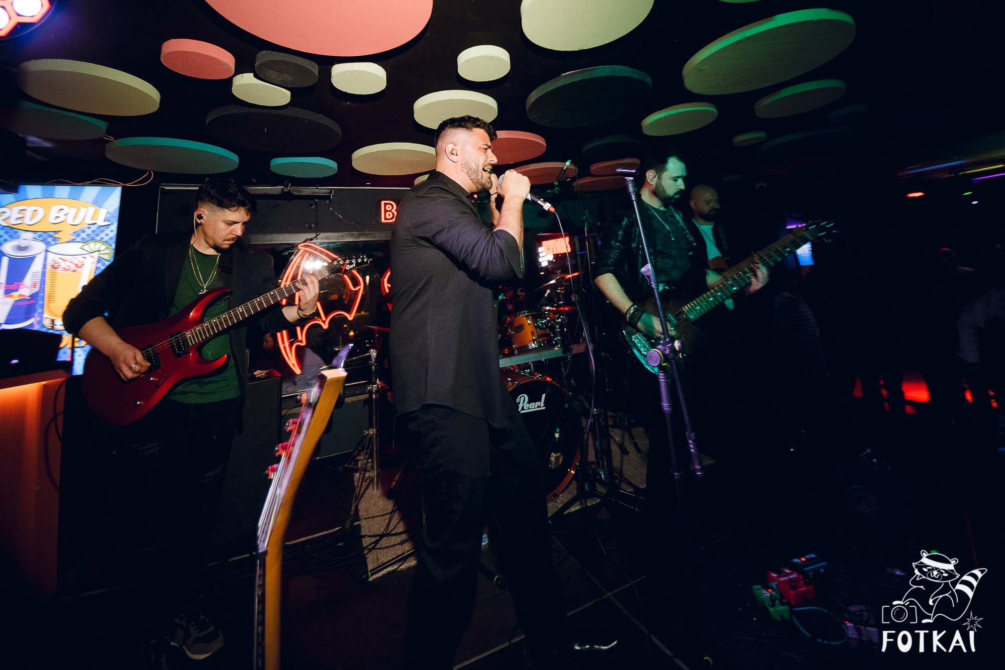 Концерт Delyrio в Confetti Playa Alicante — живое выступление группы, февраль 2026 | FOTKAI