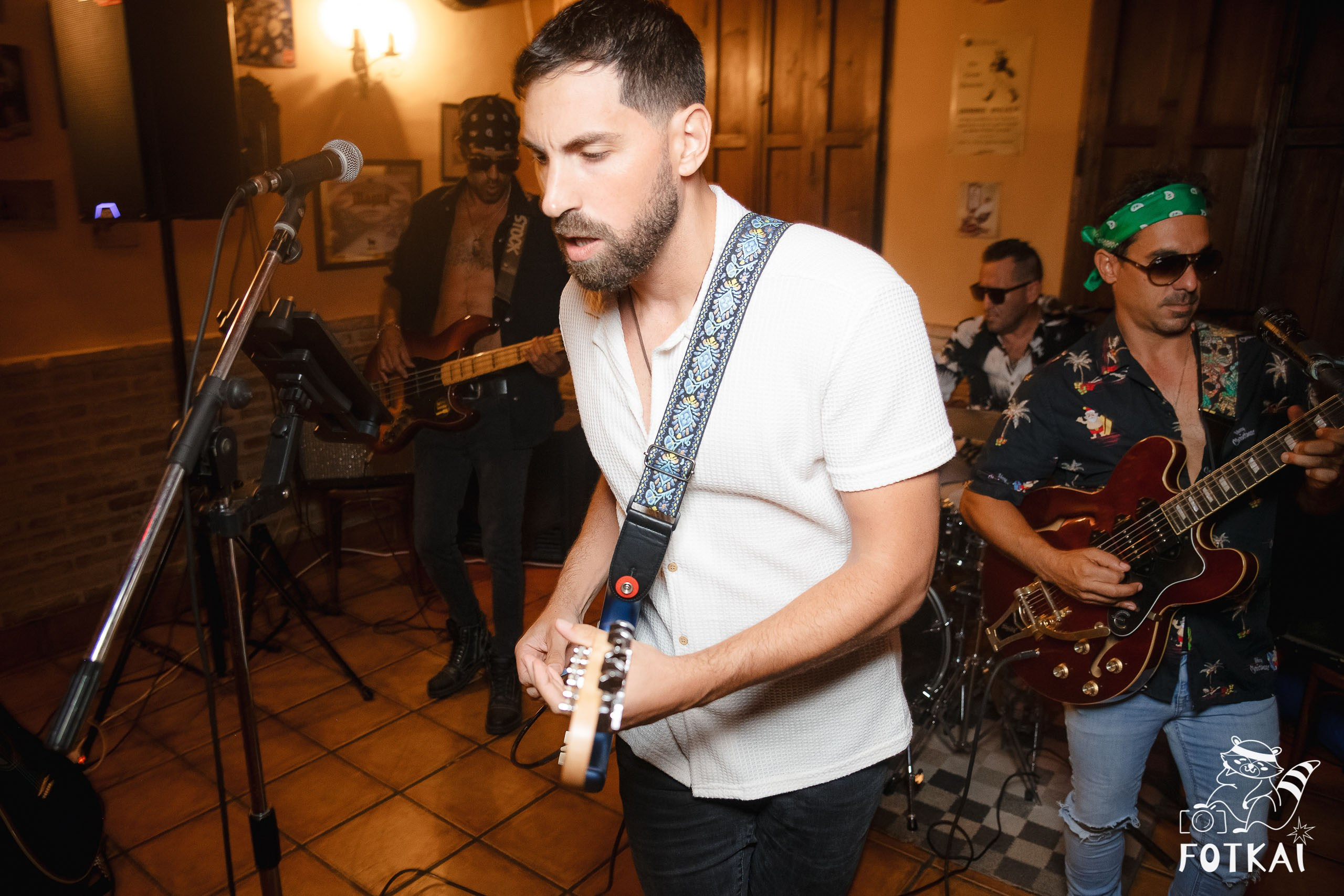 Stones of the Coast en Café Aljibe Rojales: Reportaje fotográfico 30.08.25 | FOTKAI